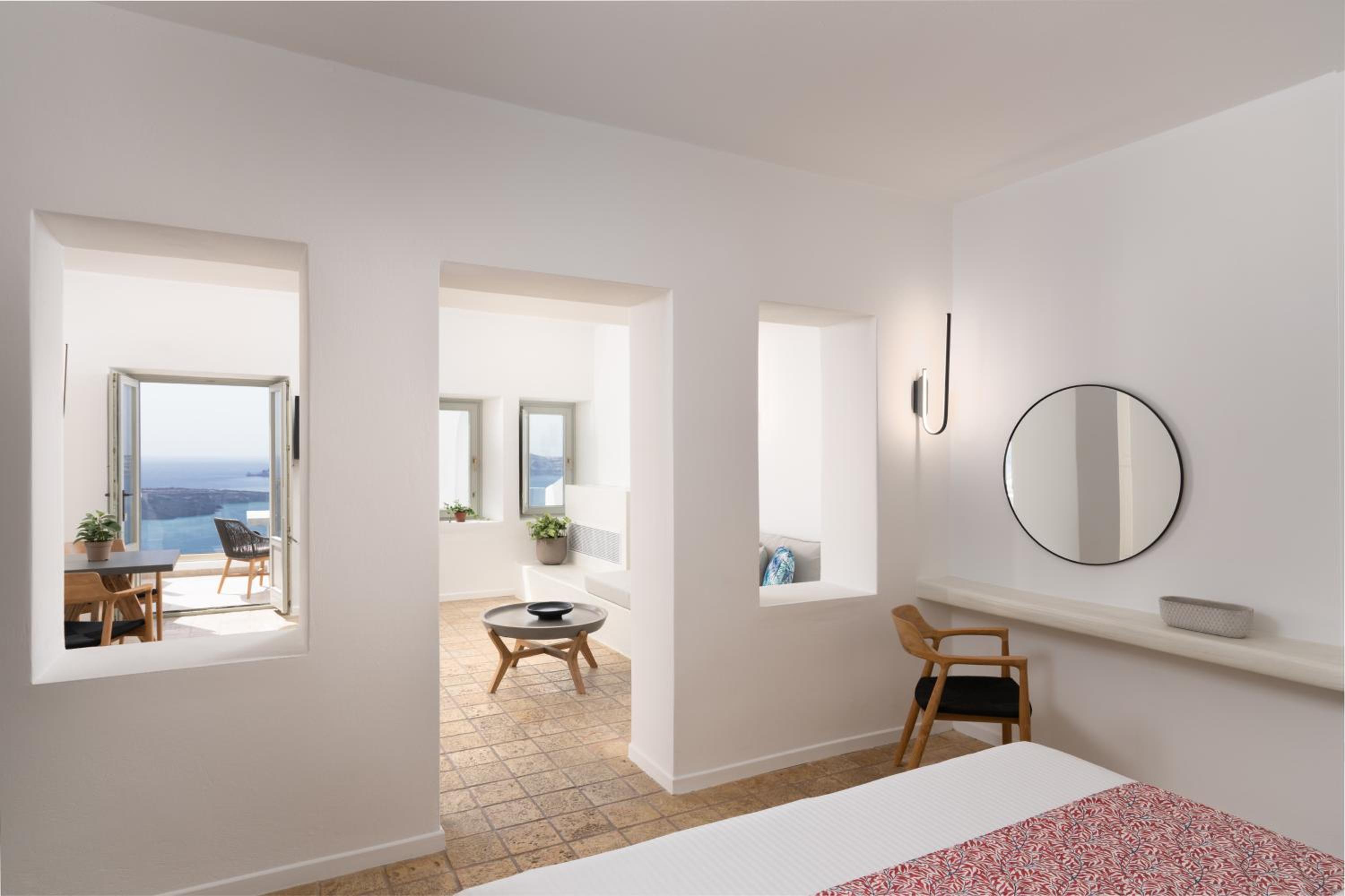 Ether Suite Outdoor Hot Tub and Caldera View