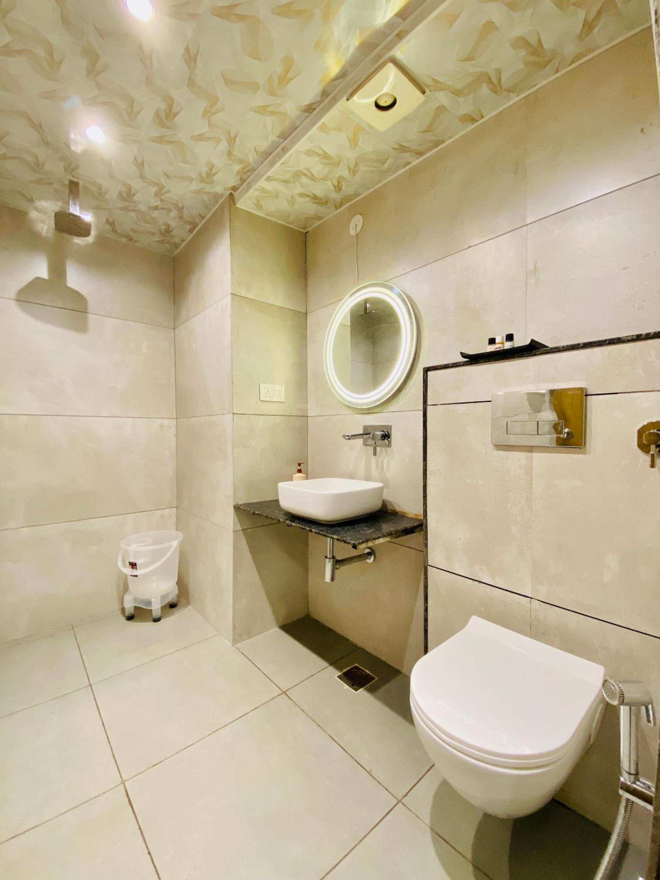 Large Double Room - Photo 7