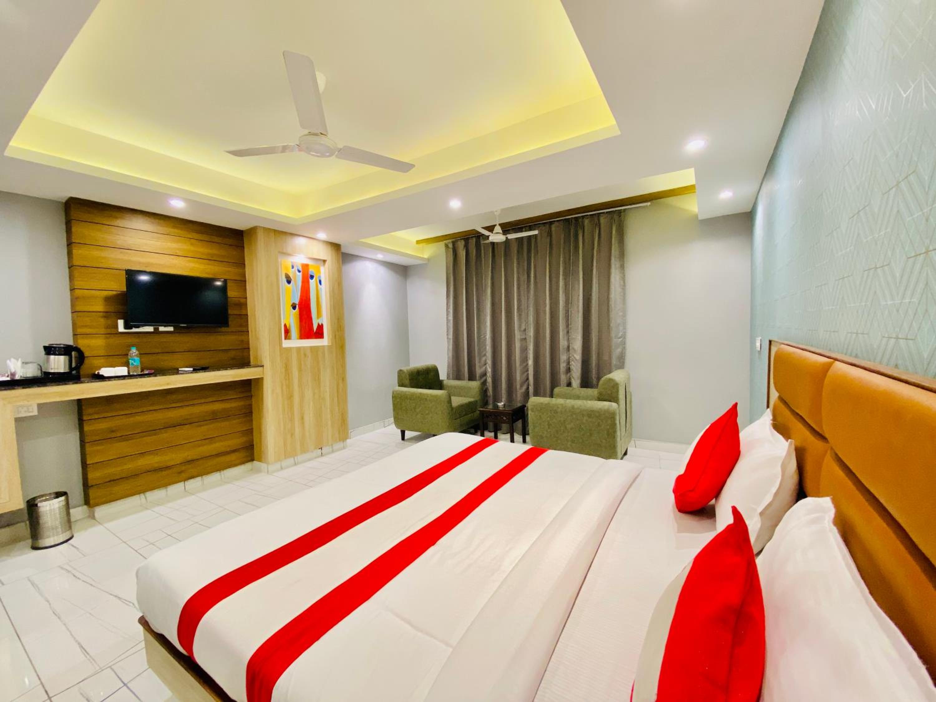 Large Double Room - Photo 8