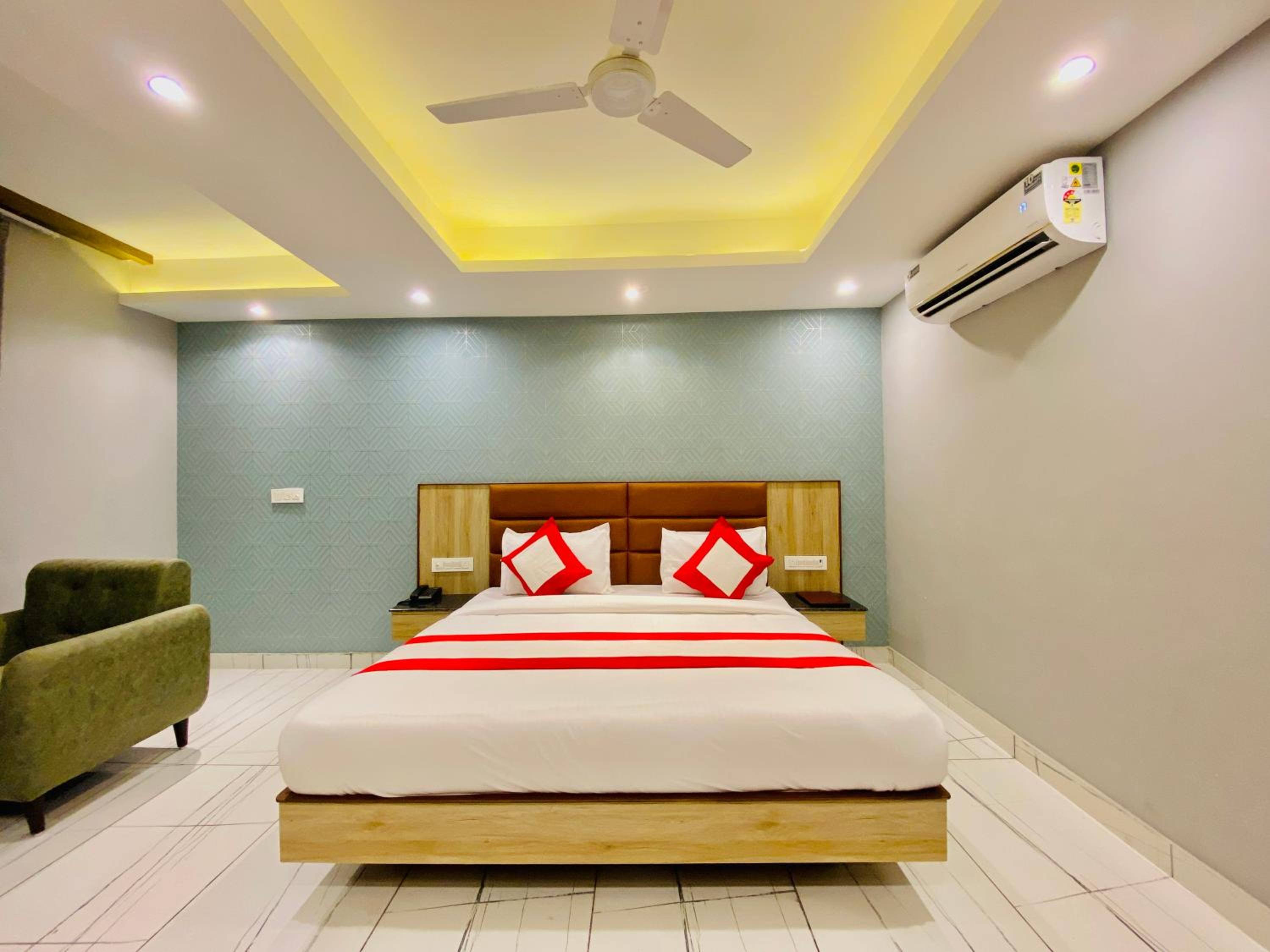 Large Double Room - Photo 9