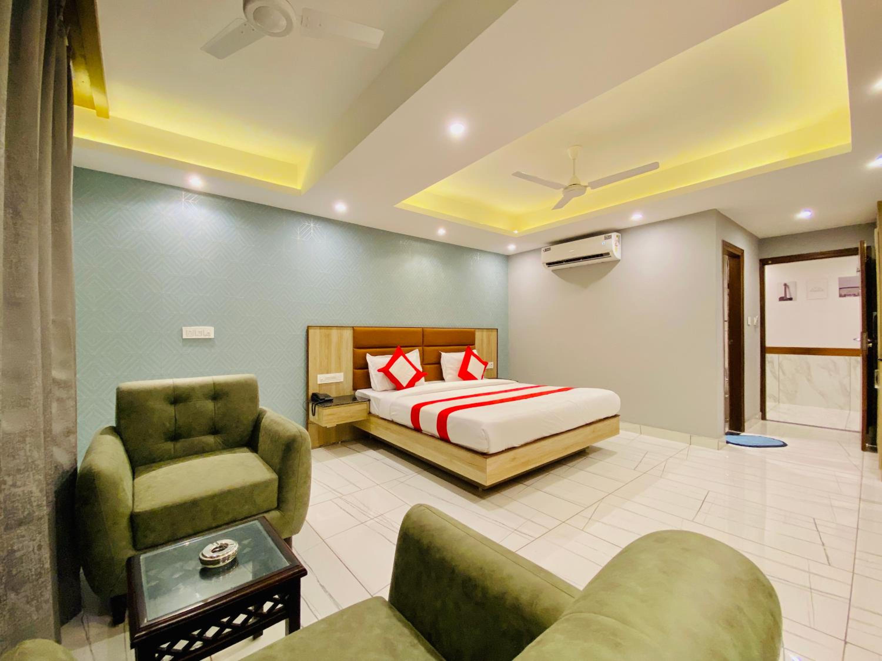 Large Double Room - Photo 10