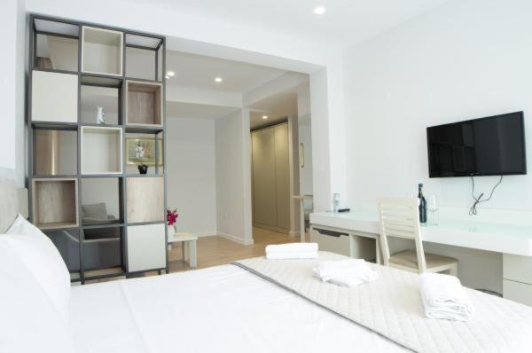 Deluxe Queen Suite