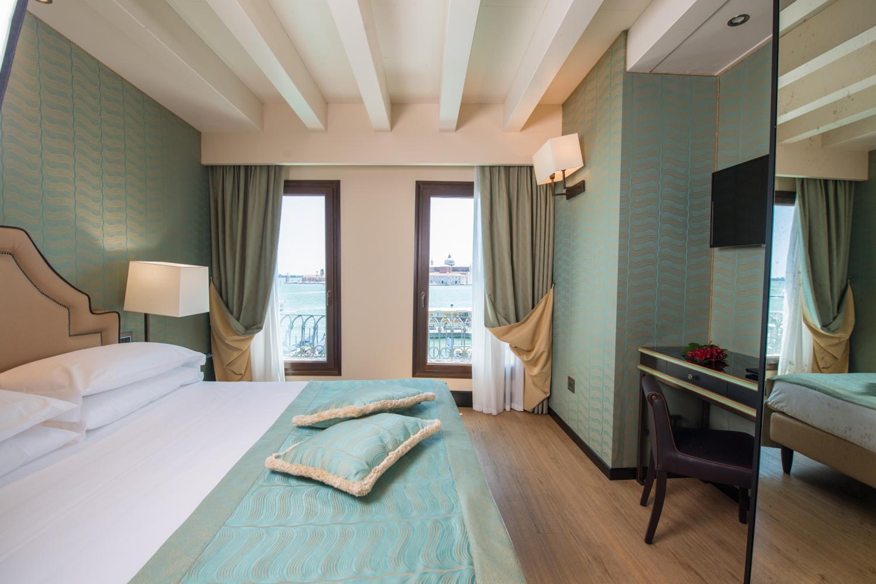 Charming Double Room with Lagoon View