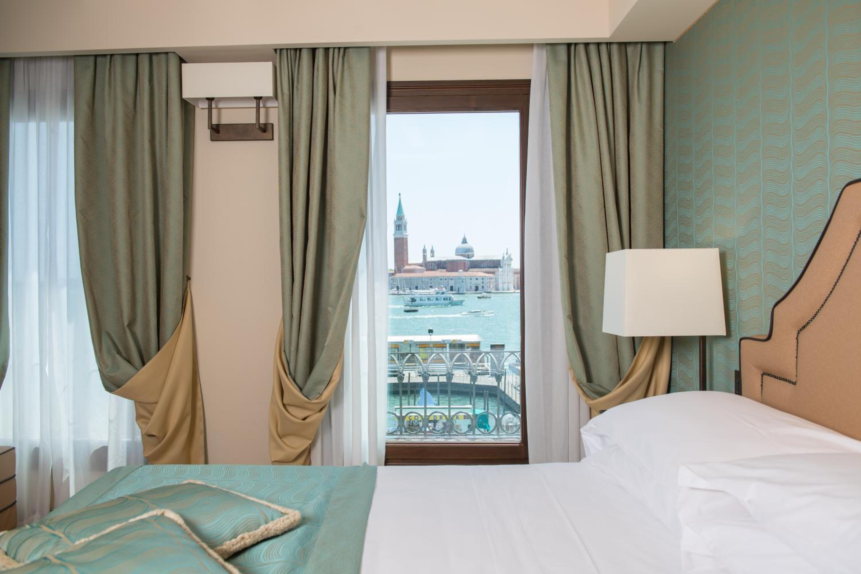 Charming Double Room with Lagoon View