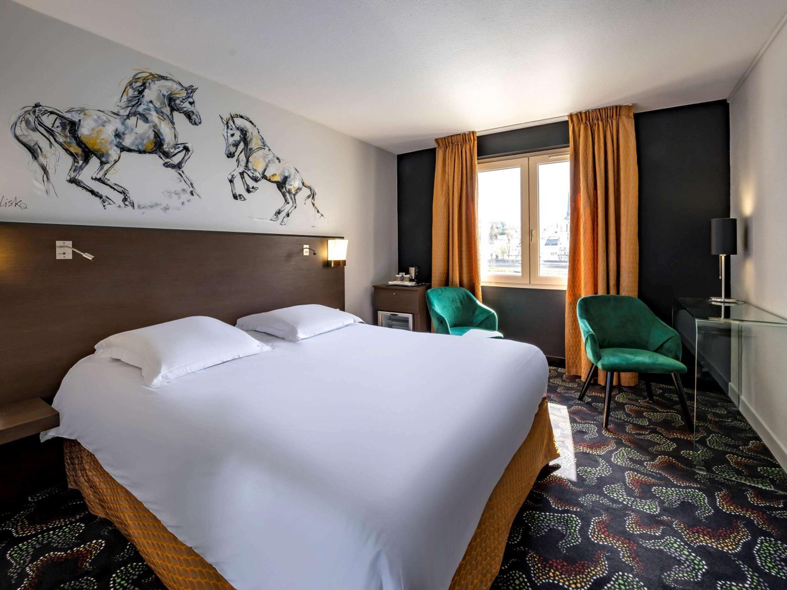 Classic Queen Room with River View - Photo 16