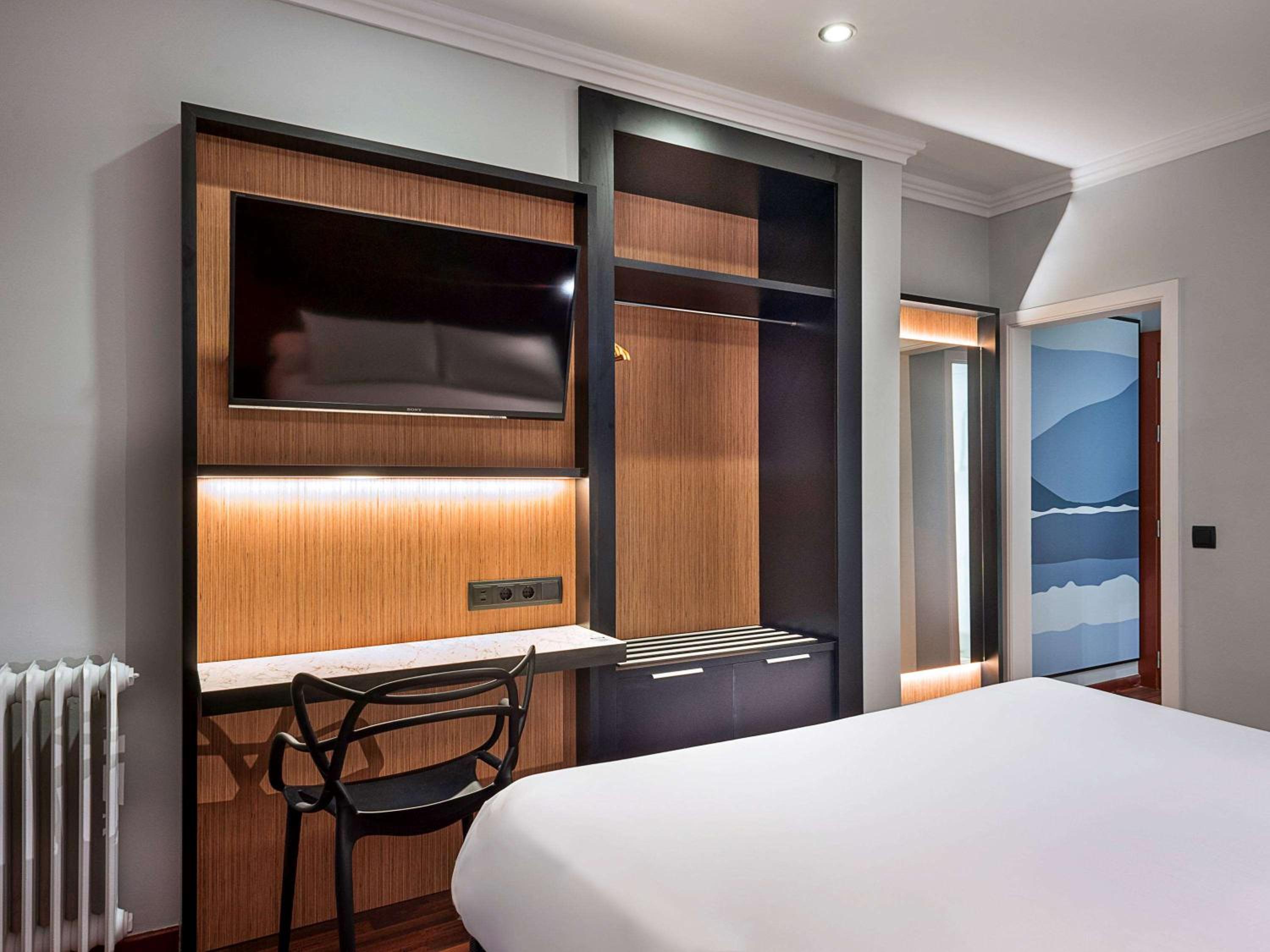 Twin Room with Parking Included - Photo 1