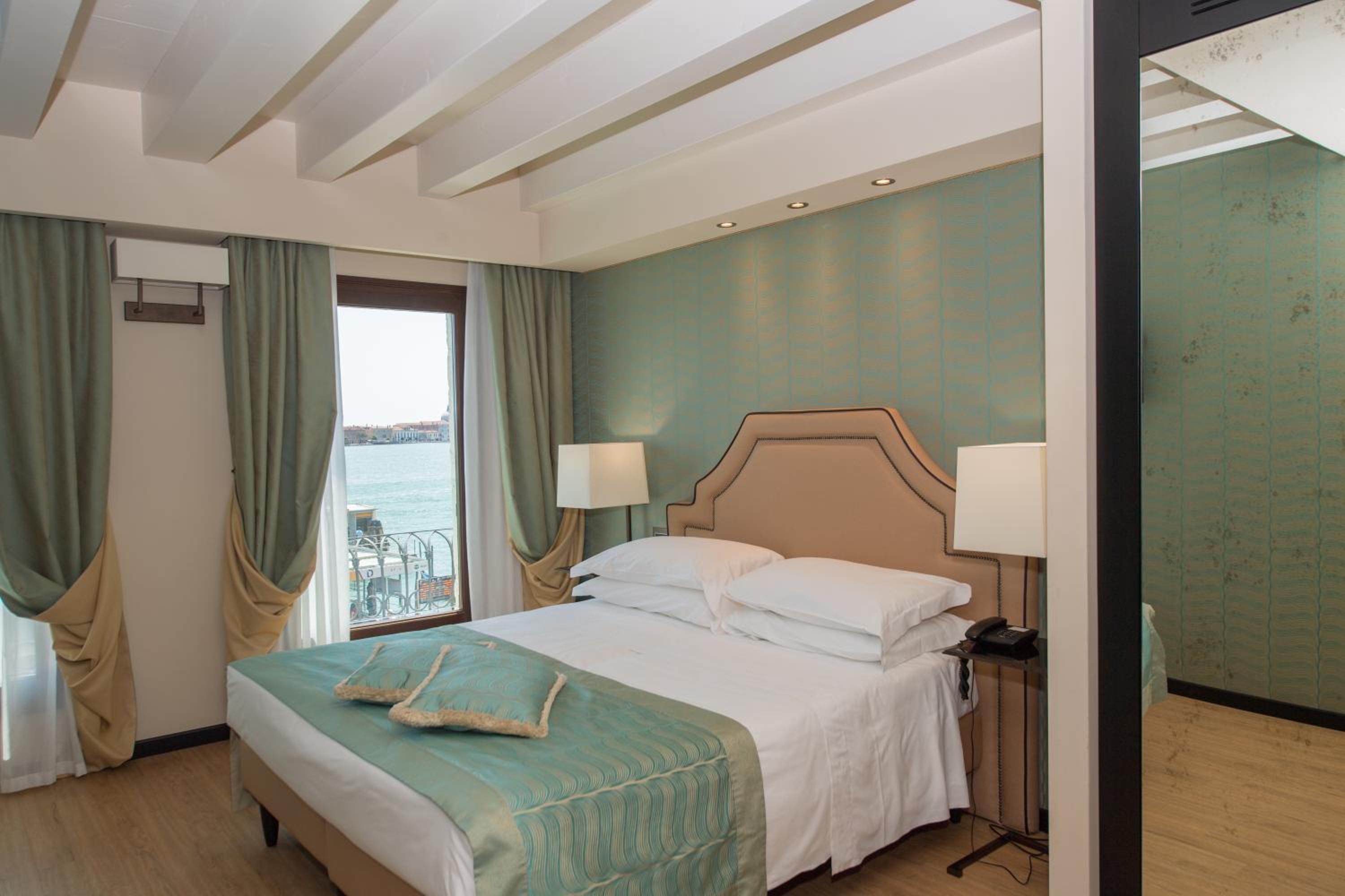 Charming Double Room with Lagoon View