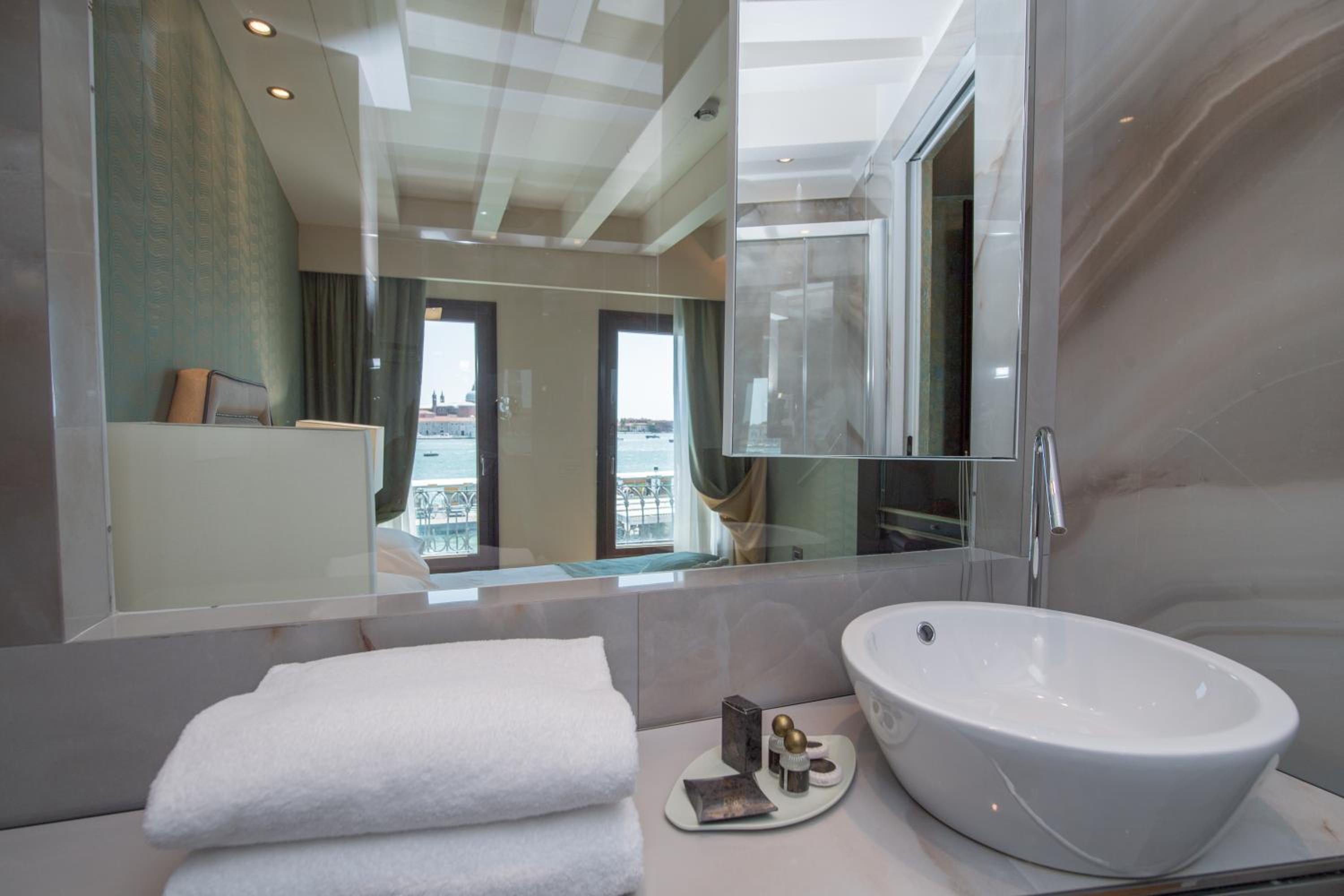 Charming Double Room with Lagoon View