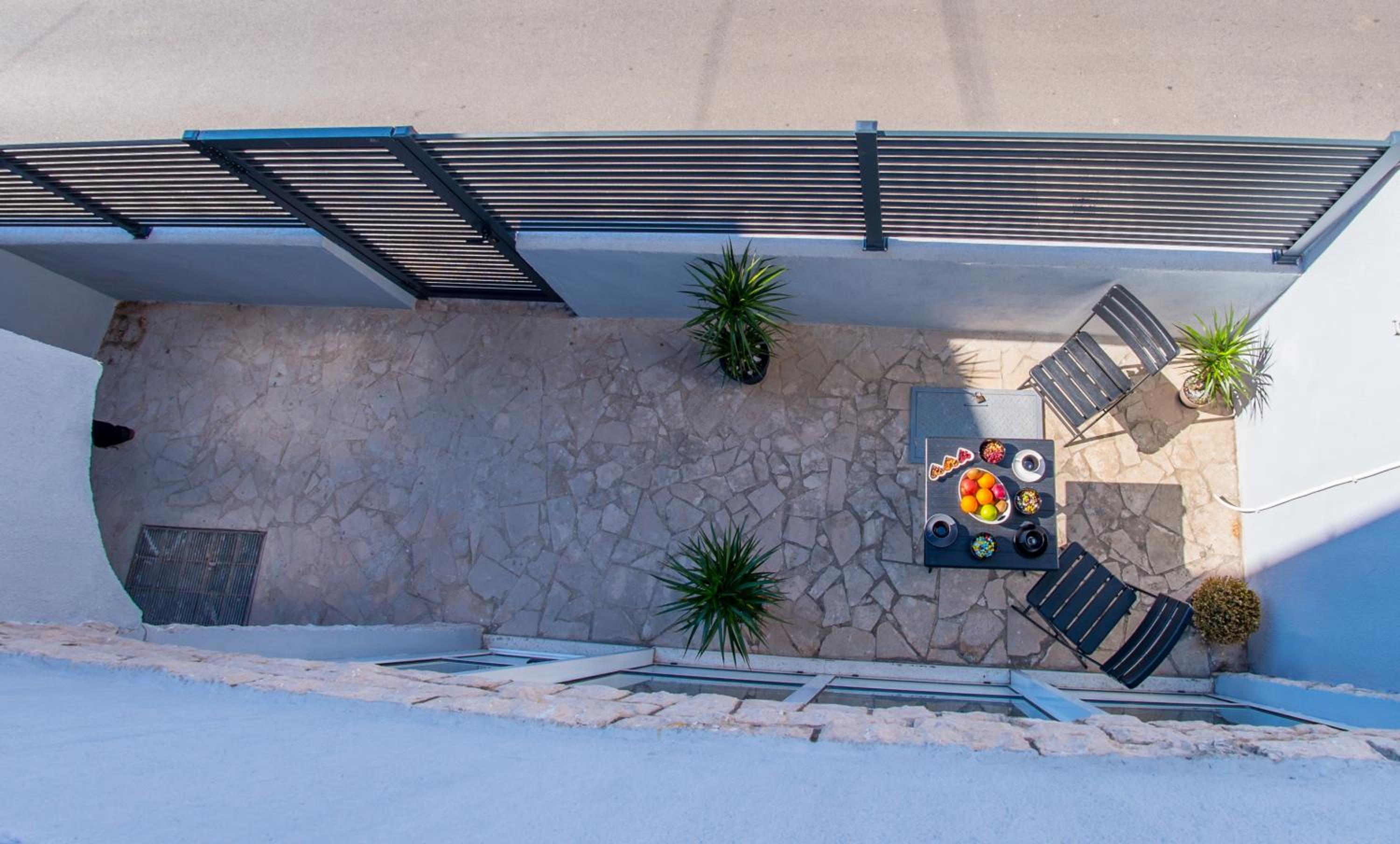 Apartment with Balcony - Photo 14