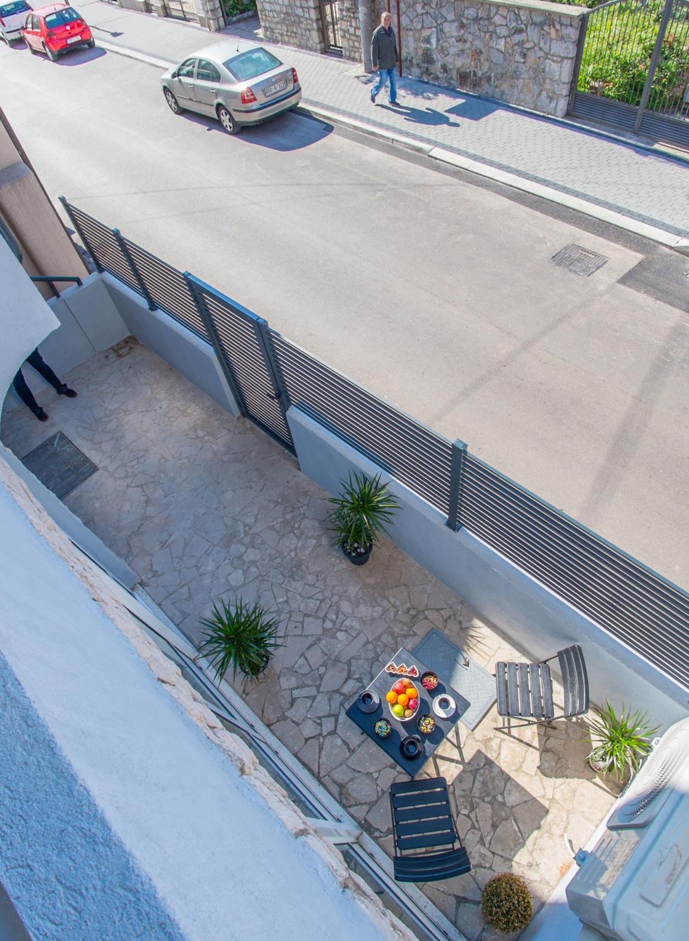 Apartment with Balcony - Photo 13