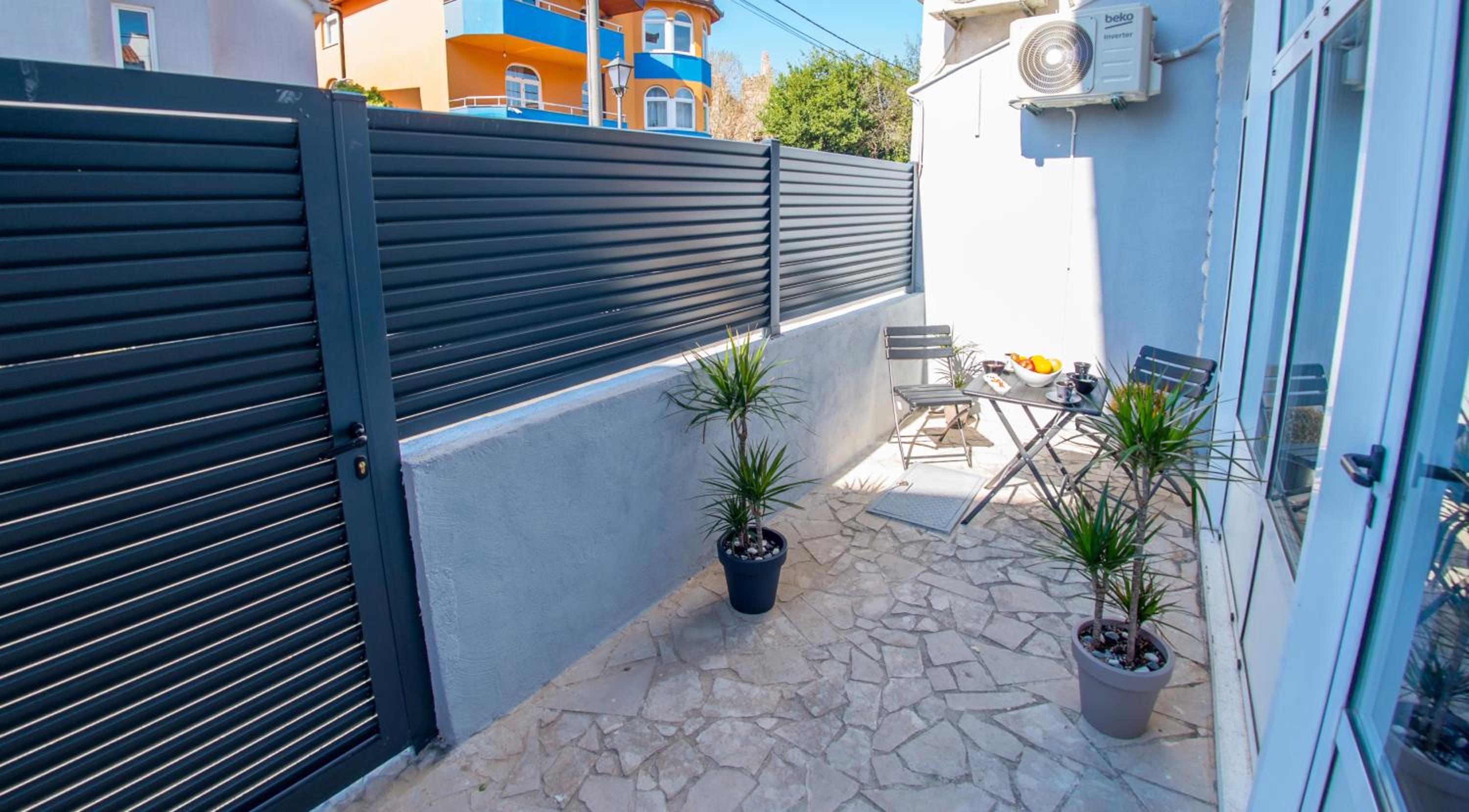 Apartment with Balcony - Photo 12