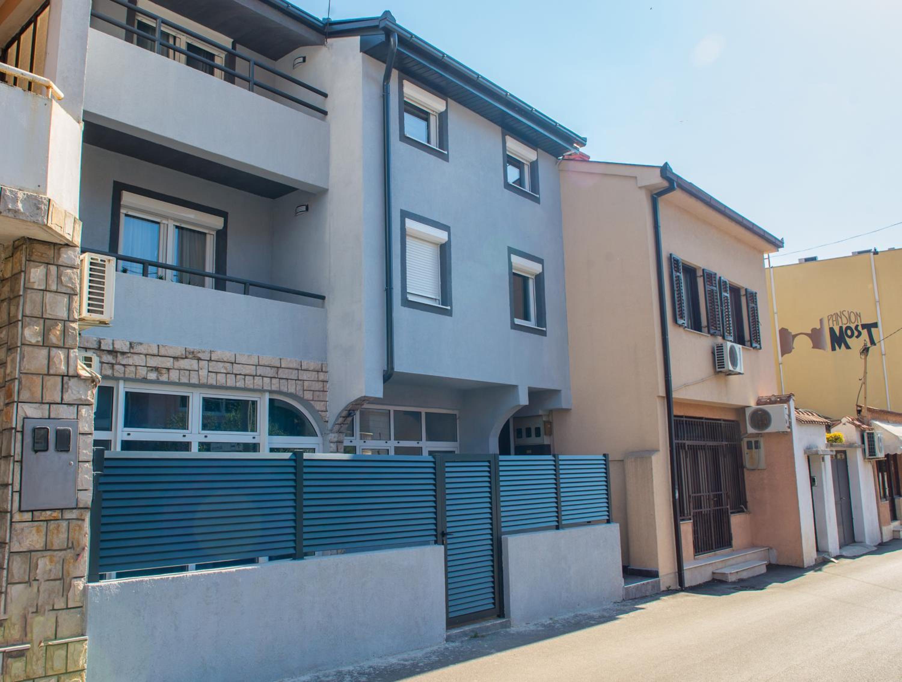 Apartment with Balcony - Photo 11