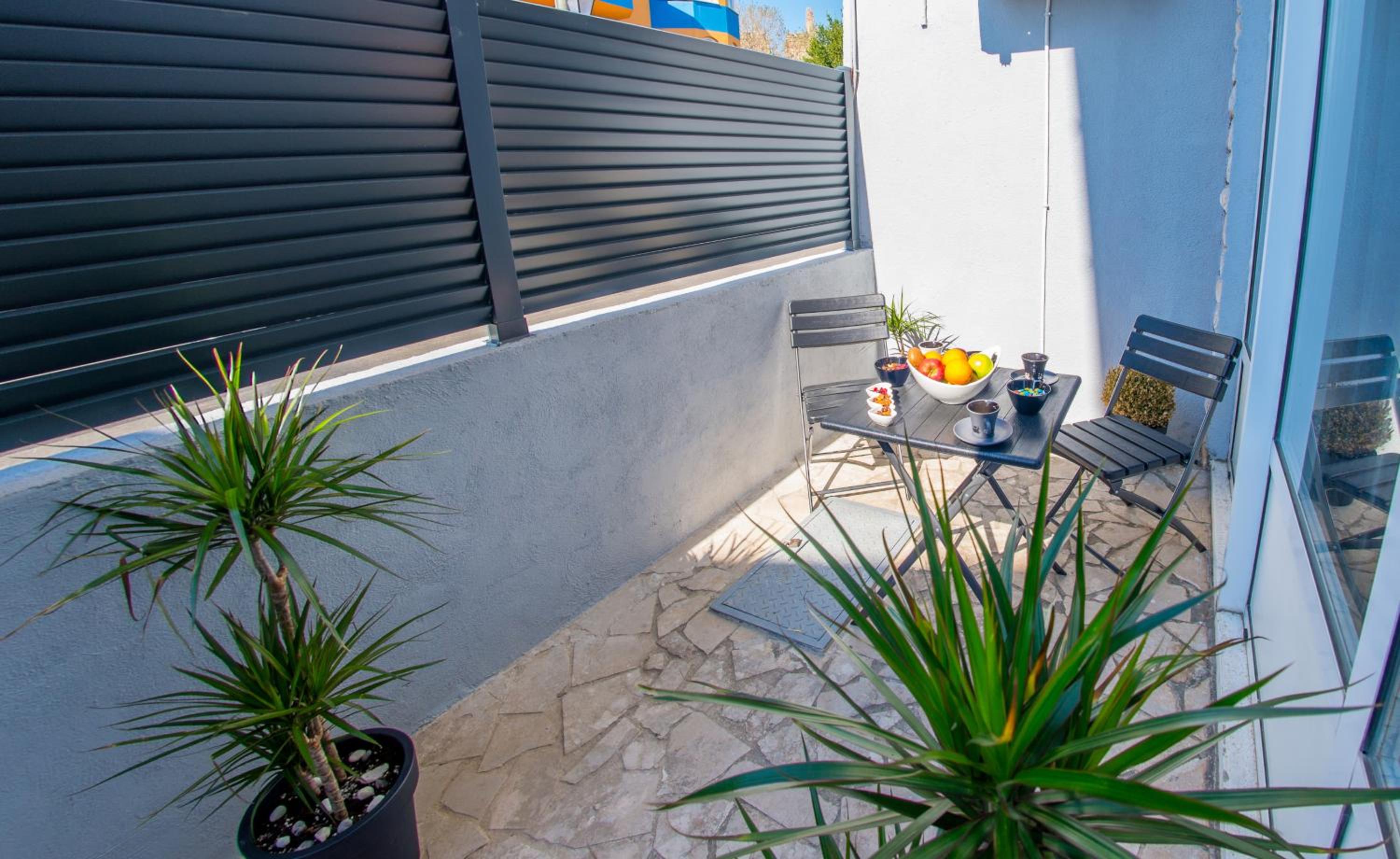Apartment with Balcony - Photo 10