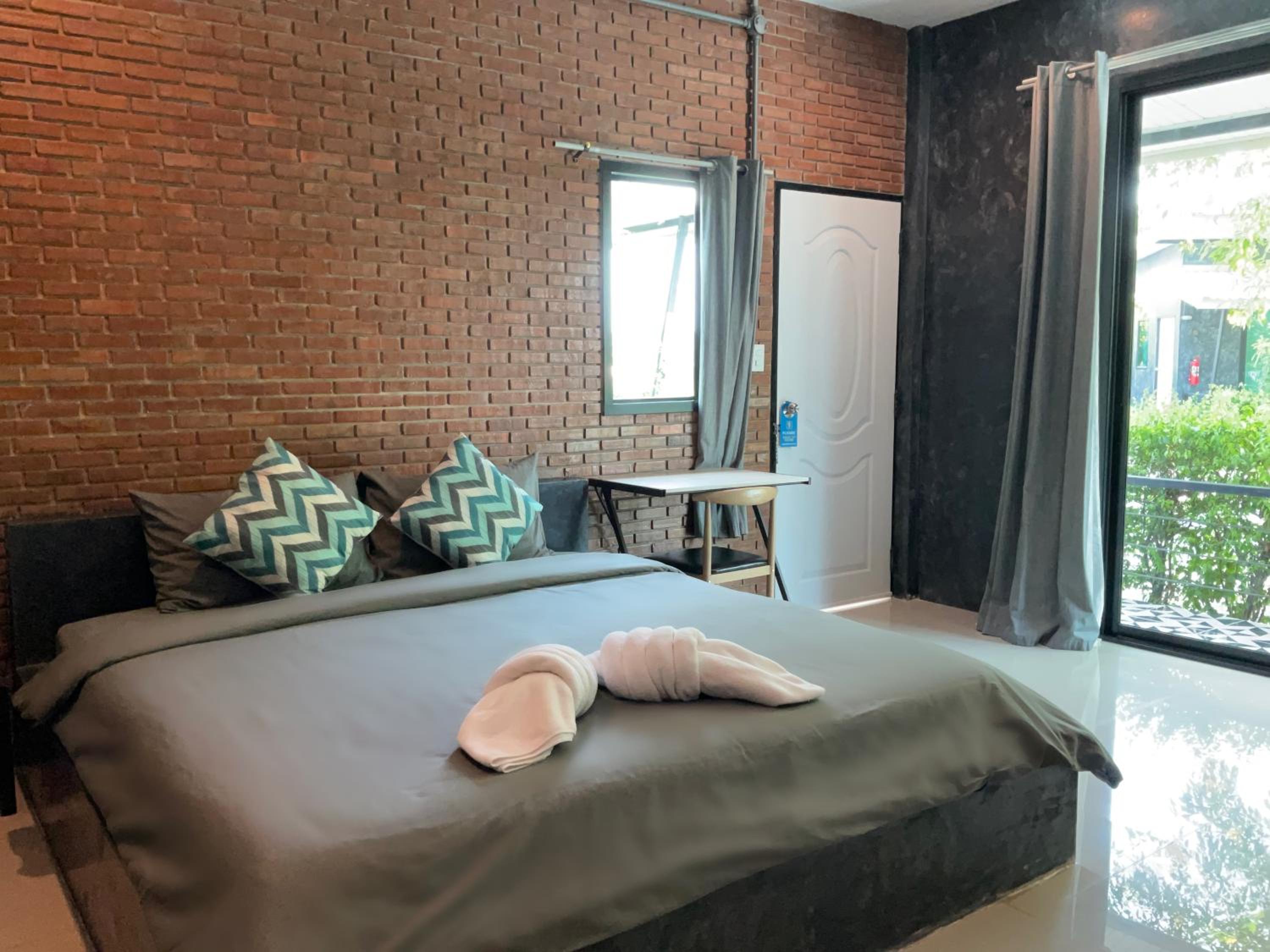 Deluxe Double Room - Photo 8