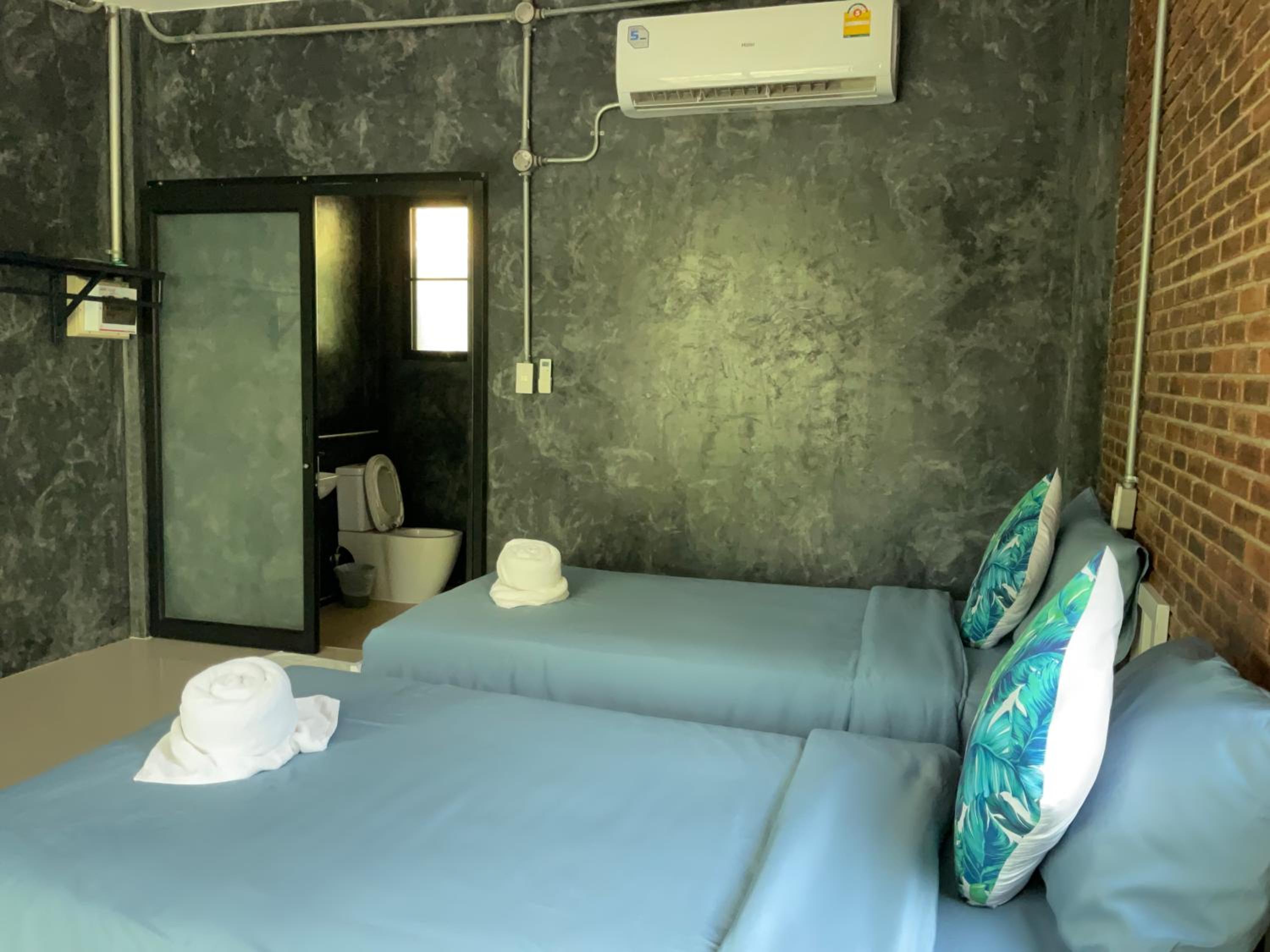 Deluxe Twin Room - Photo 2