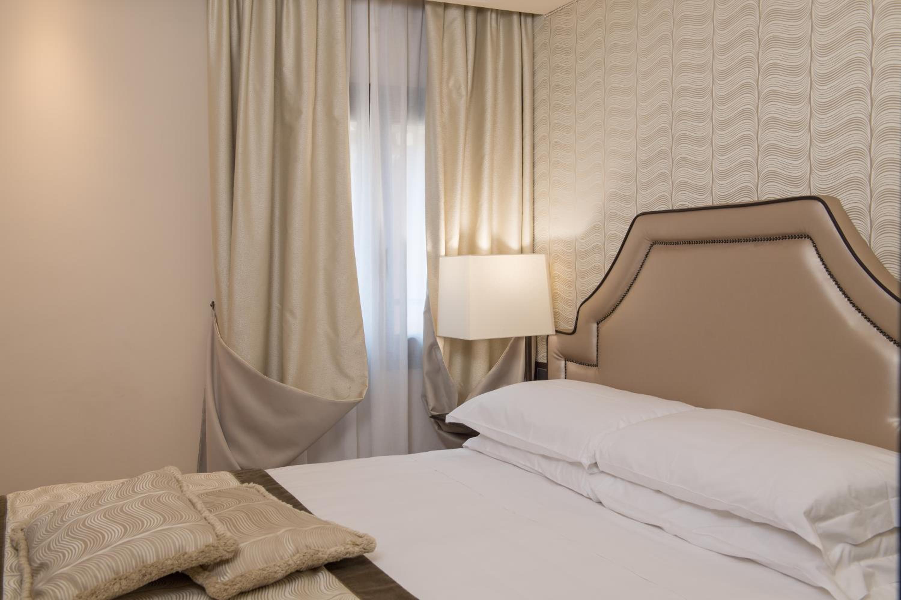 Charming Double Room with Street View