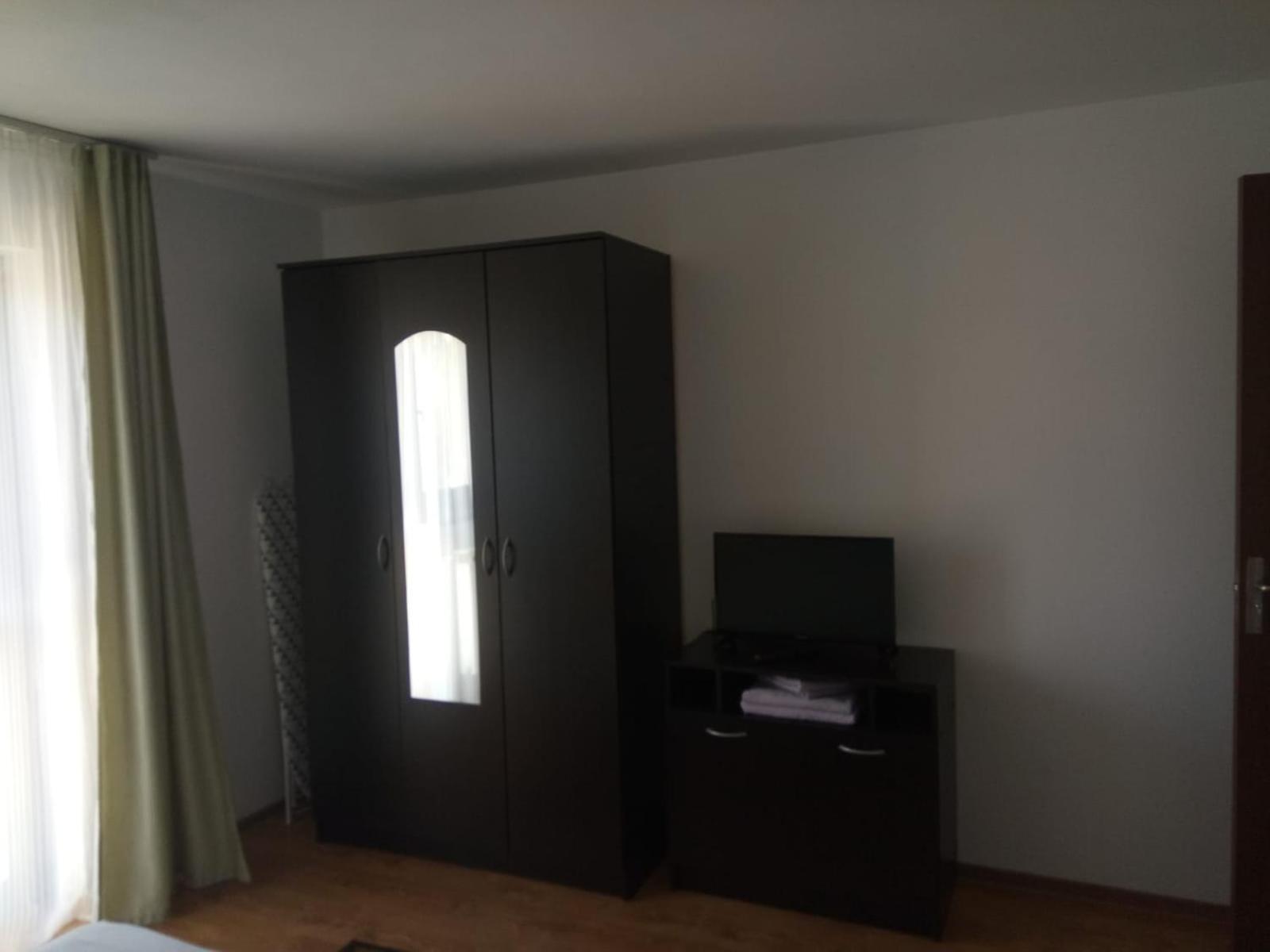 Two-Bedroom Apartment with Balcony - Photo 5
