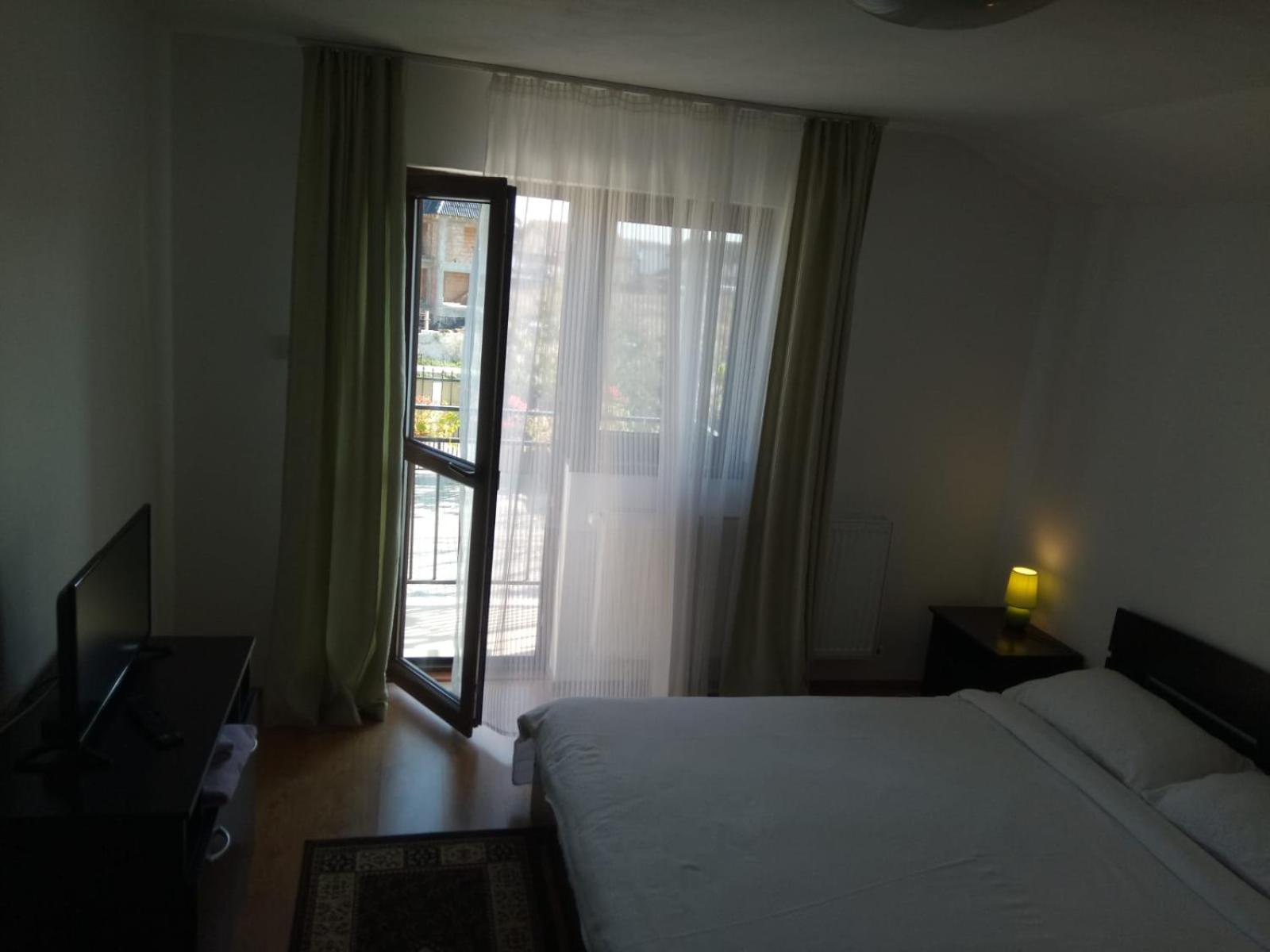 Two-Bedroom Apartment with Balcony - Photo 4