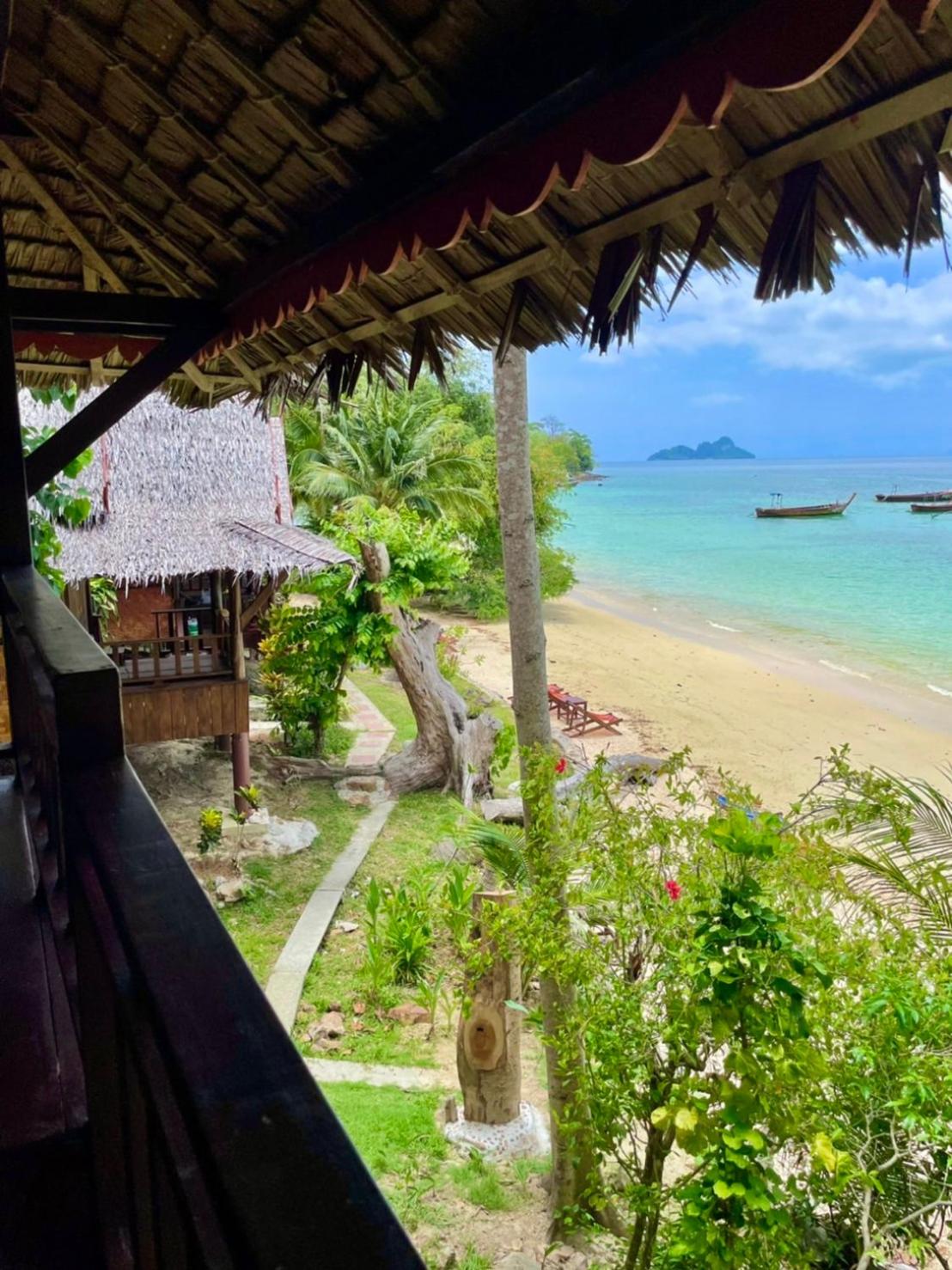 Beach Front Bungalow - Fan Room - Photo 14