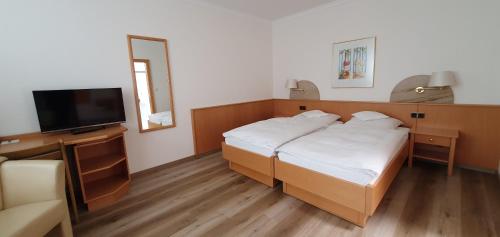 Double Room with Spa Bath photo 2