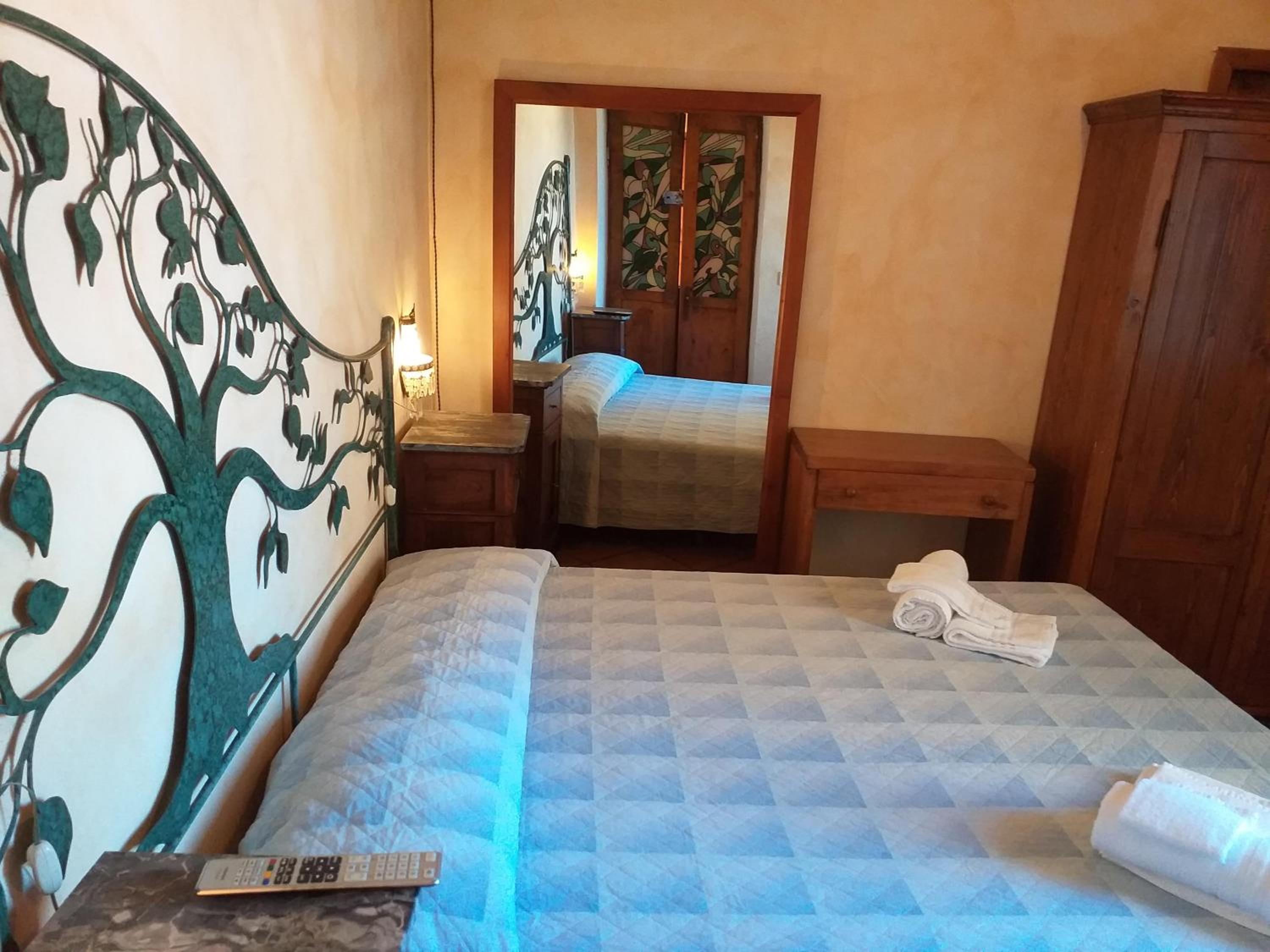Deluxe King Room photo 2