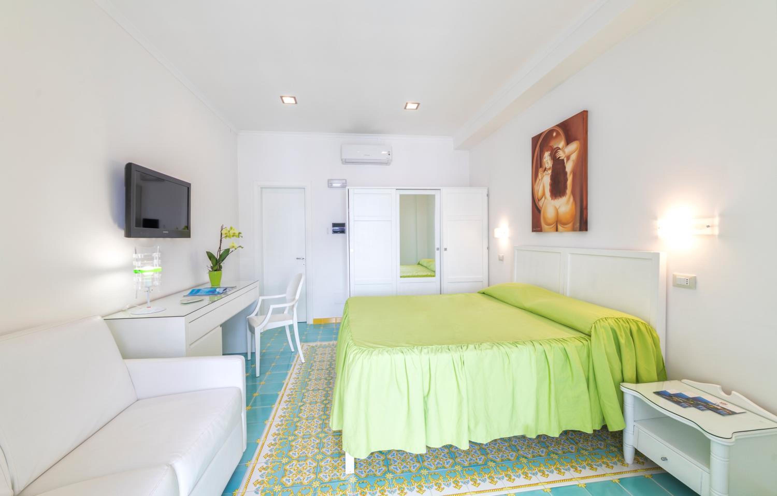 Superior Double or Twin Room with Sea View photo 3
