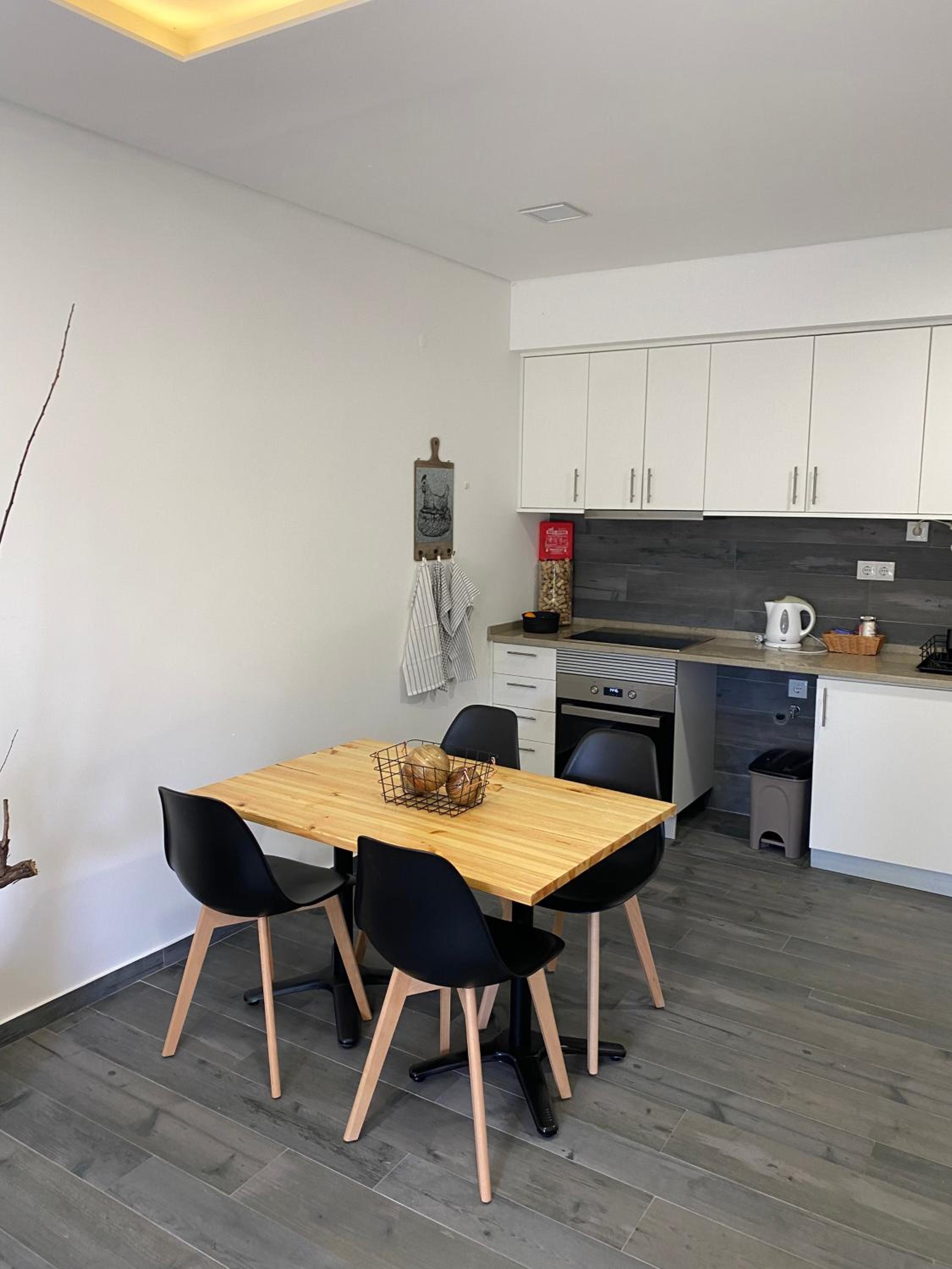 One-Bedroom Apartment photo 2