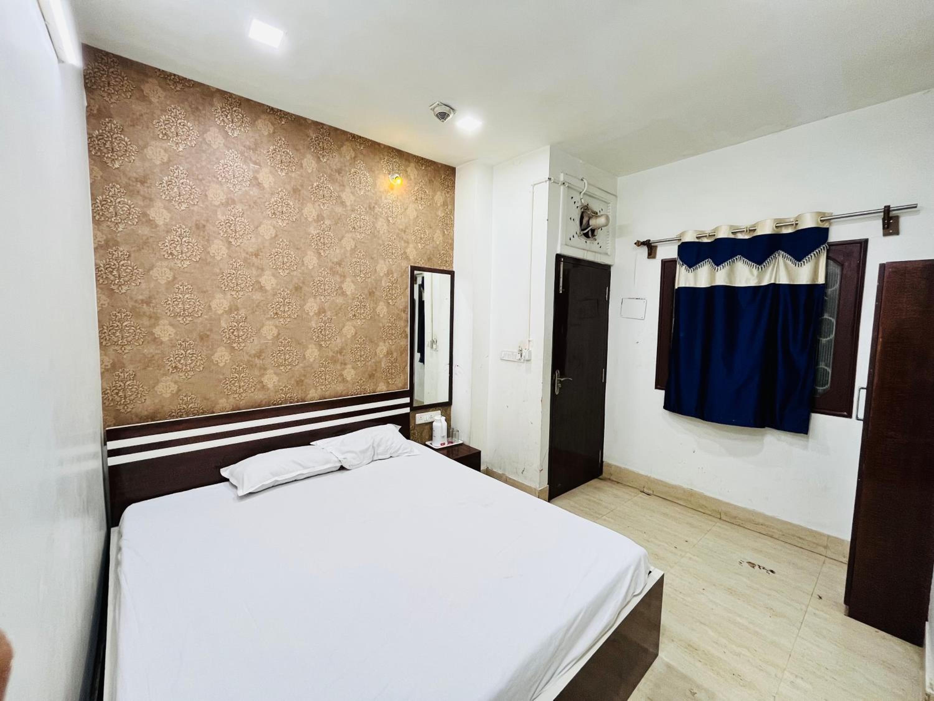 Deluxe Double Room - Photo 22