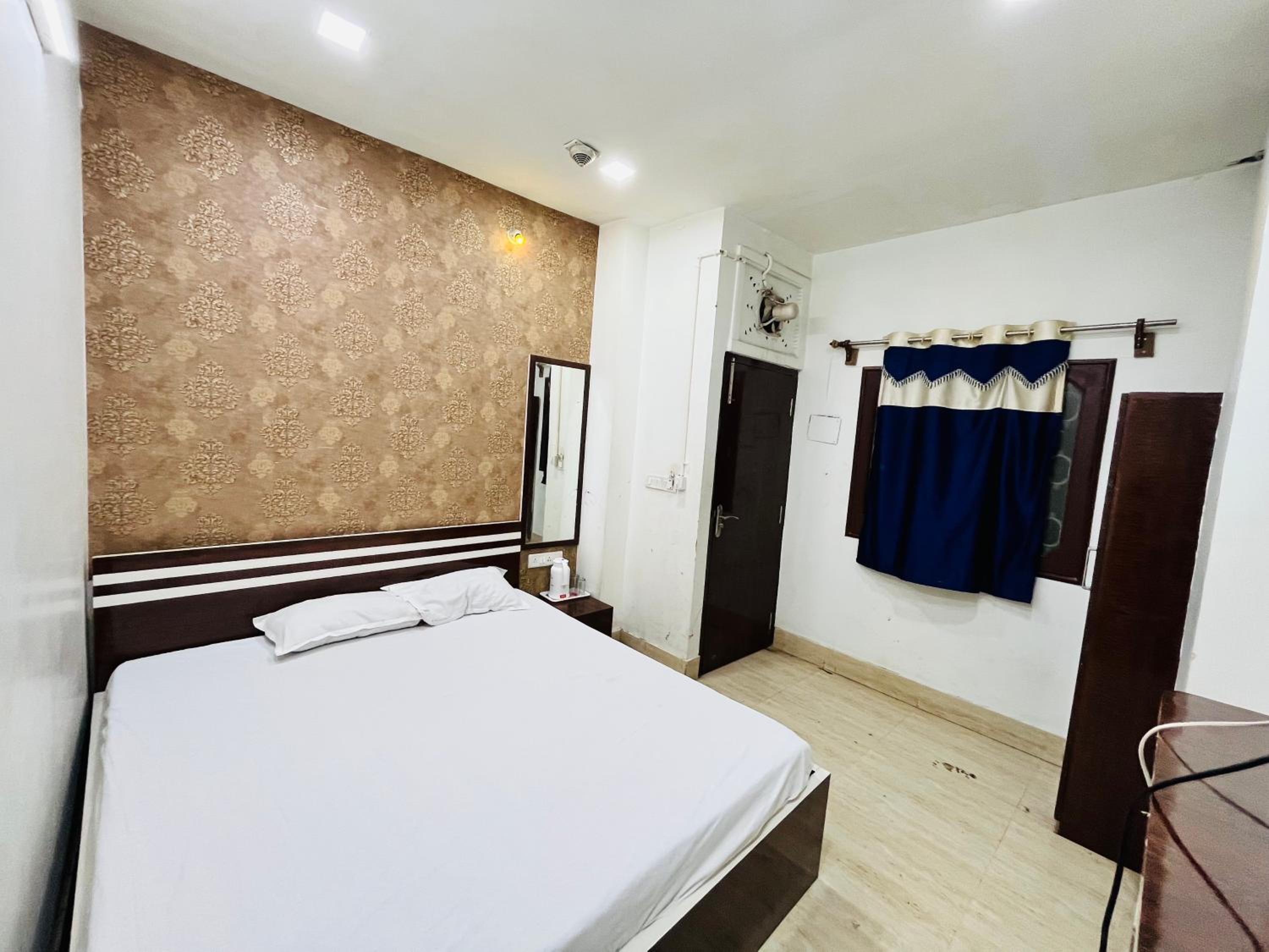 Deluxe Double Room - Photo 23