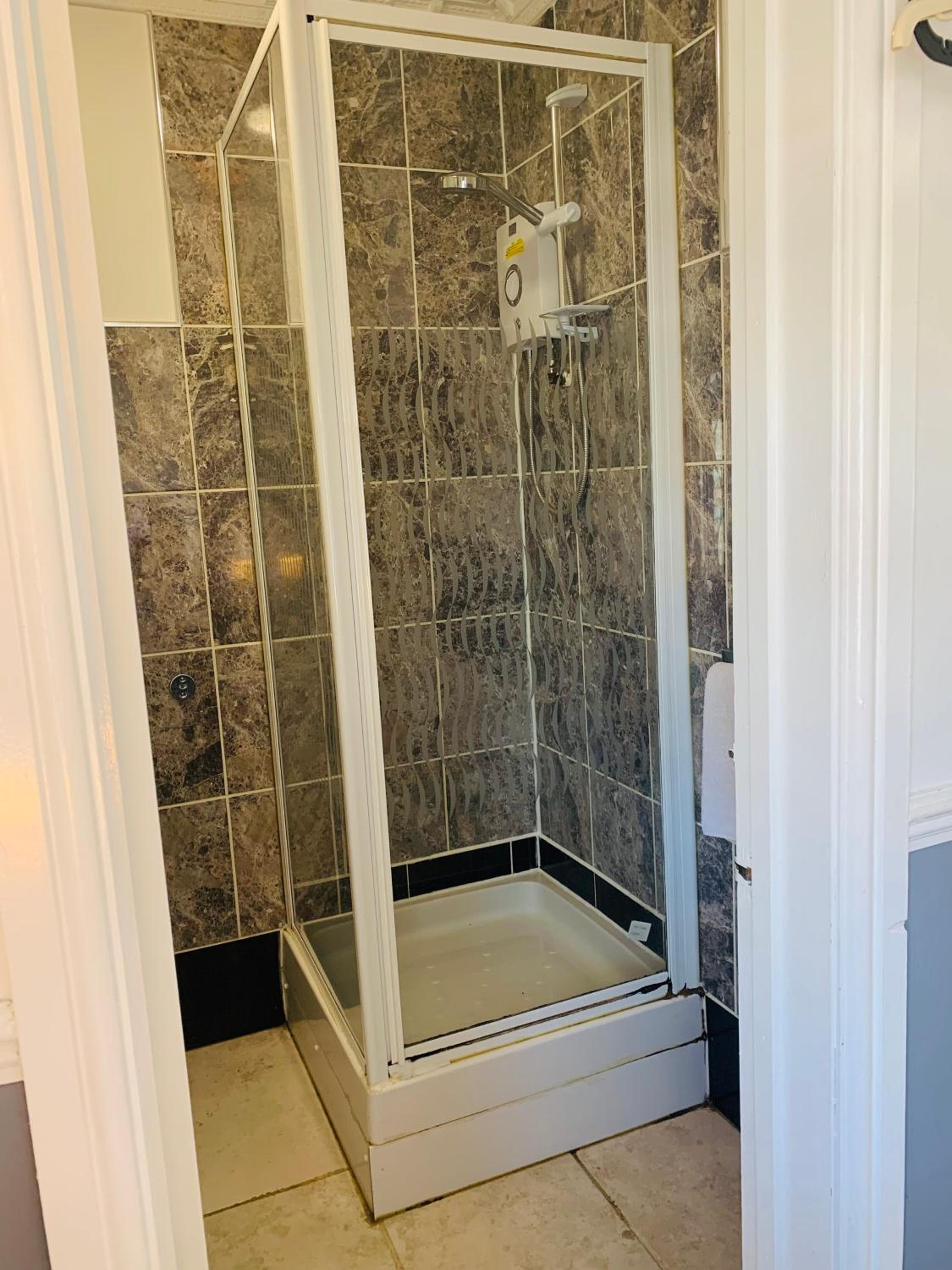 Single Room with Shower photo 3