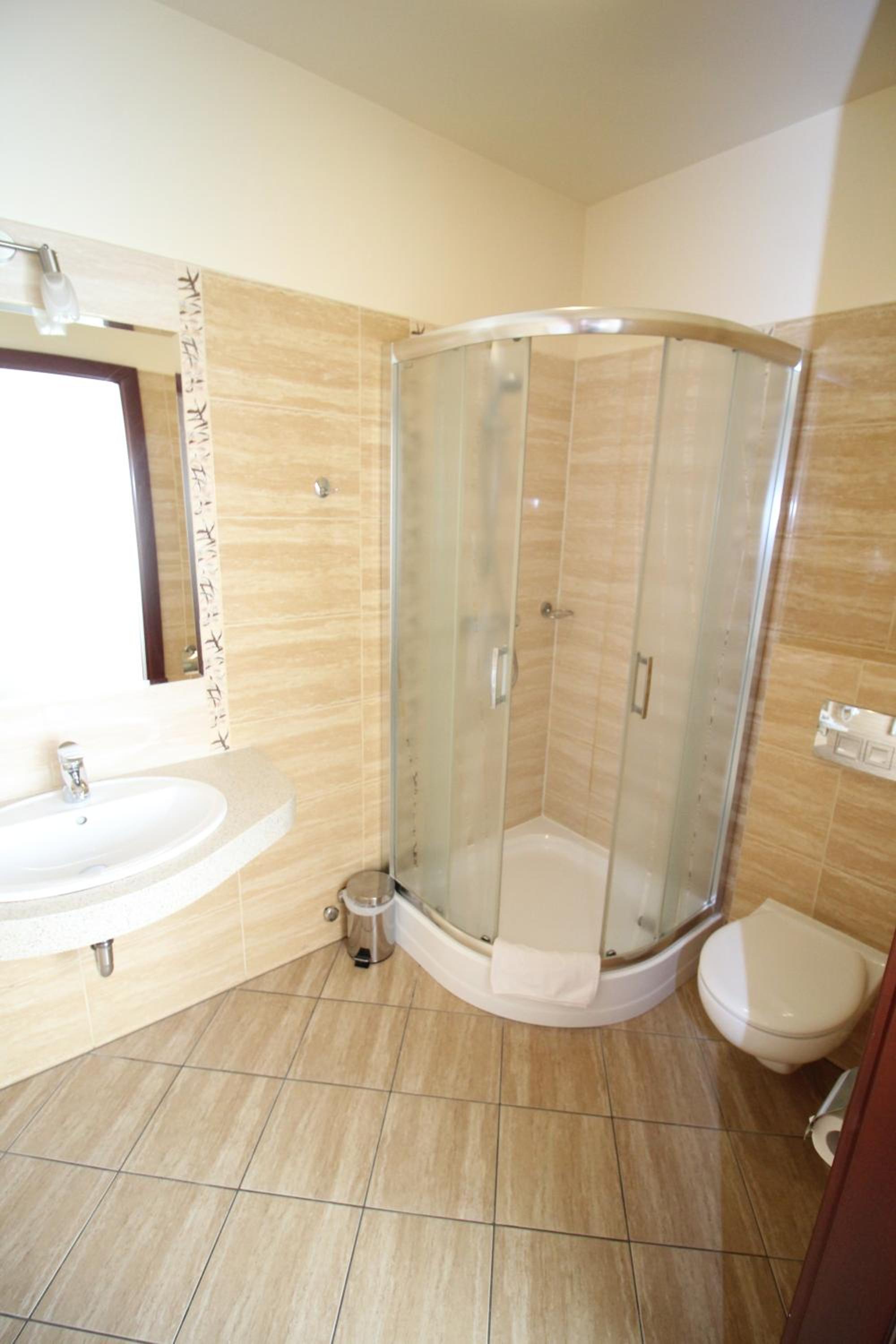 Suite - Photo 11