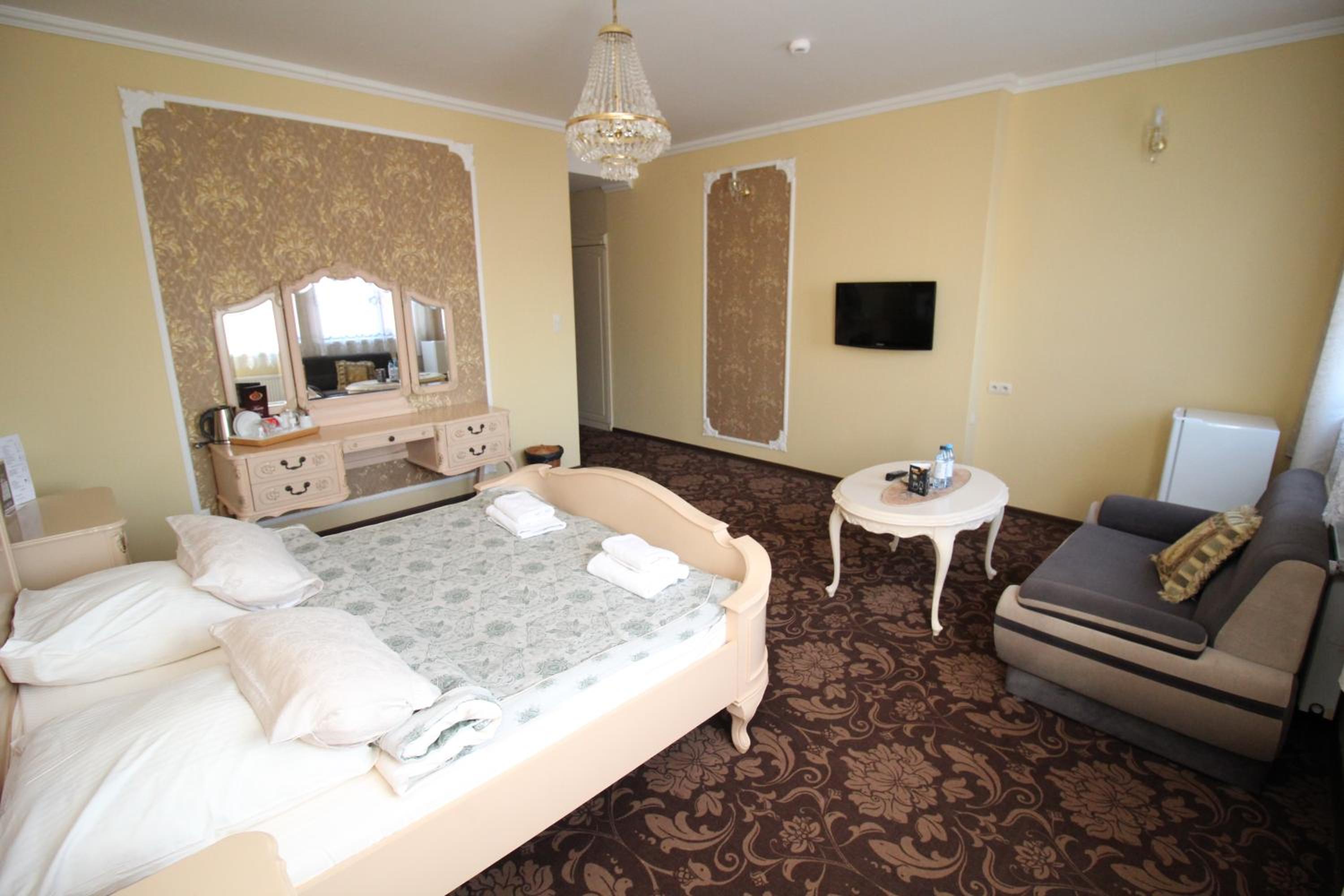 Suite - Photo 9