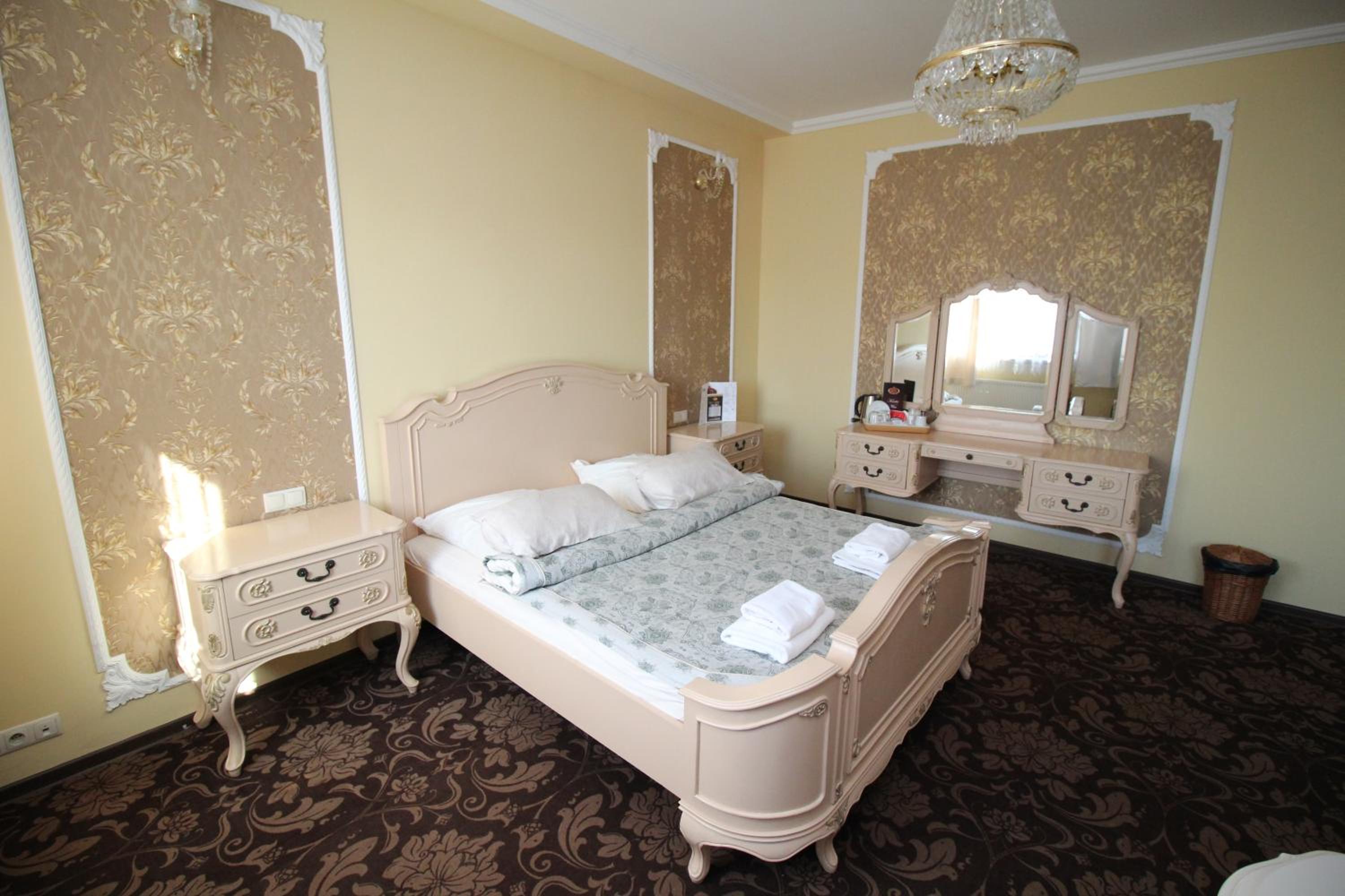 Suite - Photo 10