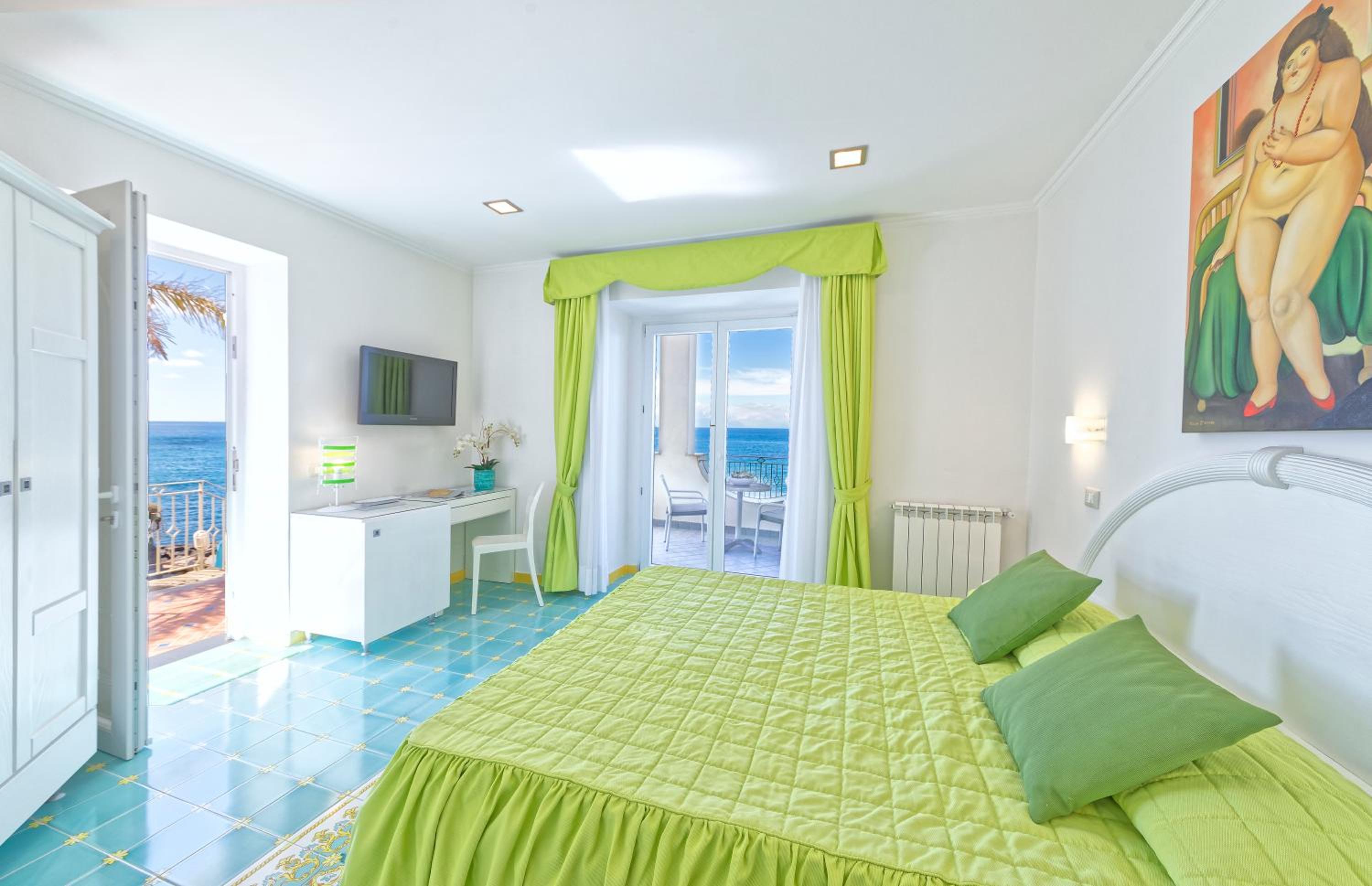 Classic Double or Twin Room with Sea View - Photo 7