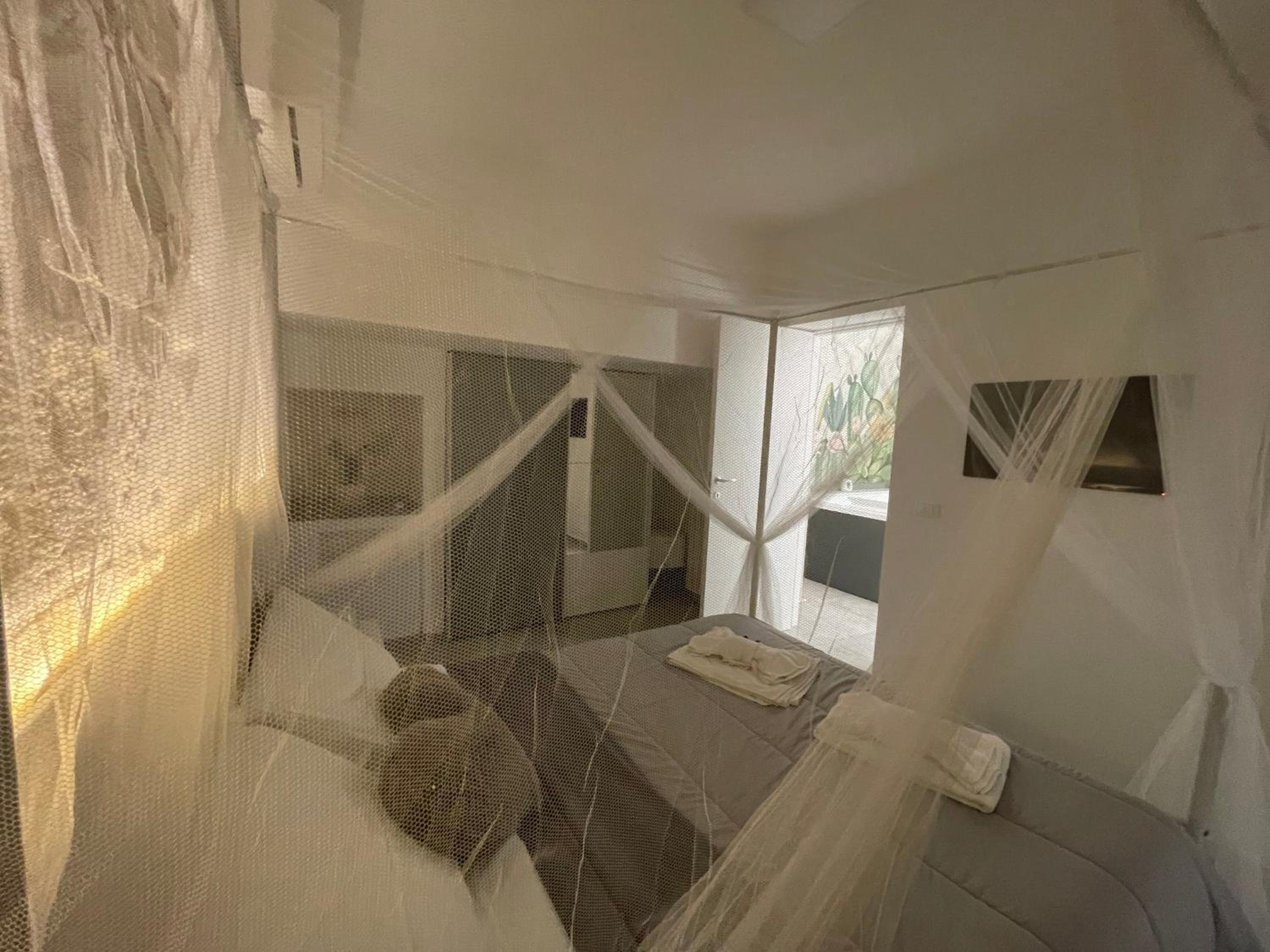 Queen Room with Spa Bath