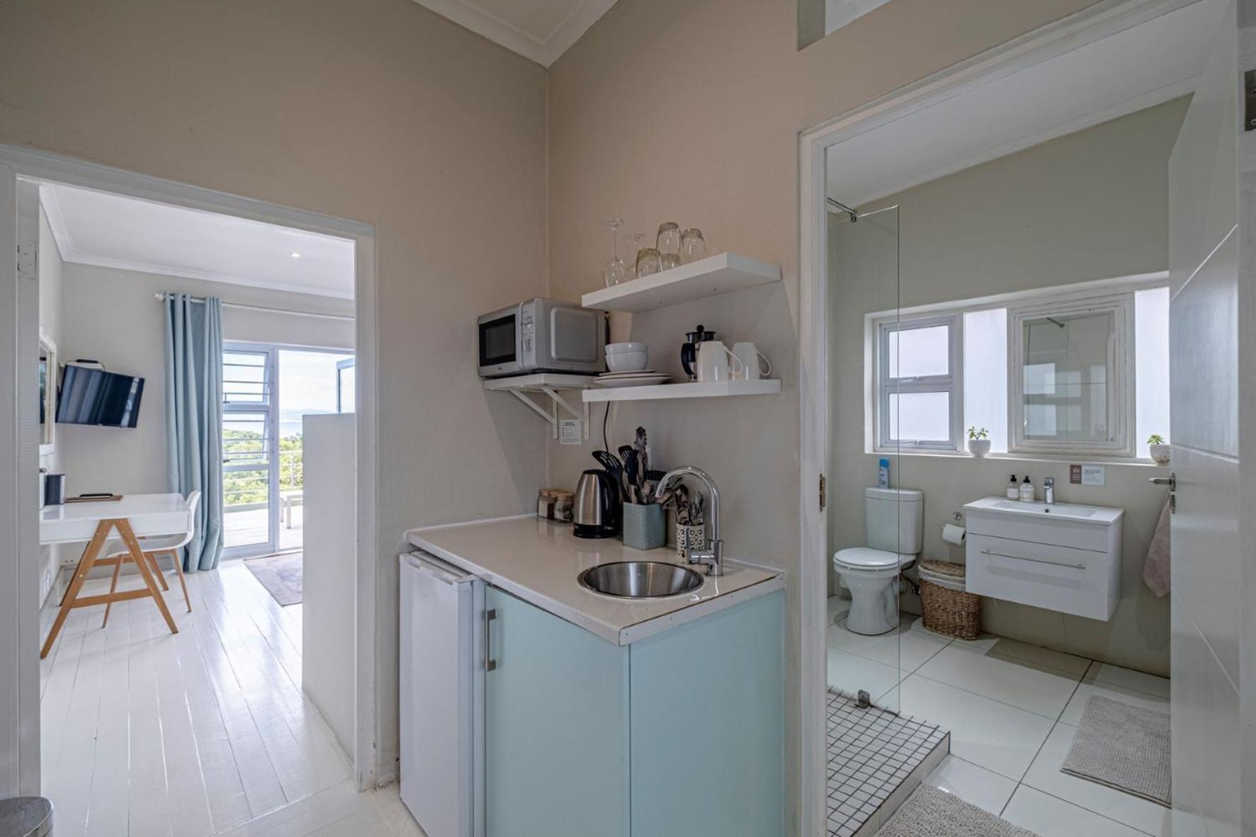 Deluxe Double Room with Sea View - Photo 4