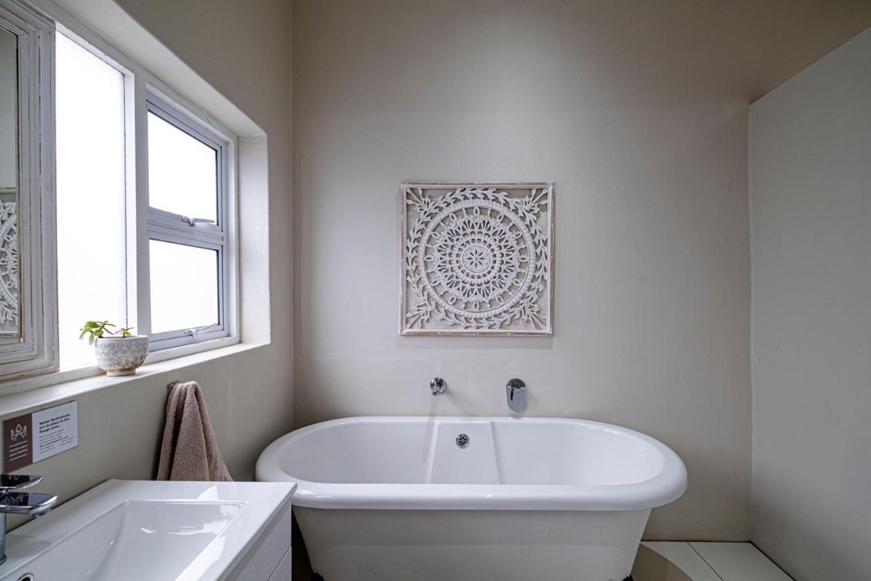 Deluxe Double Room with Sea View - Photo 5