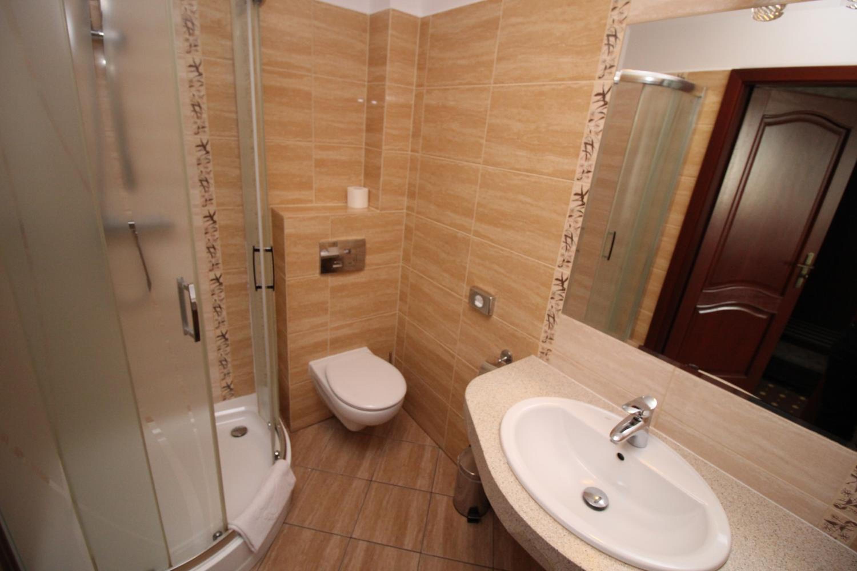 Twin Room - Photo 12