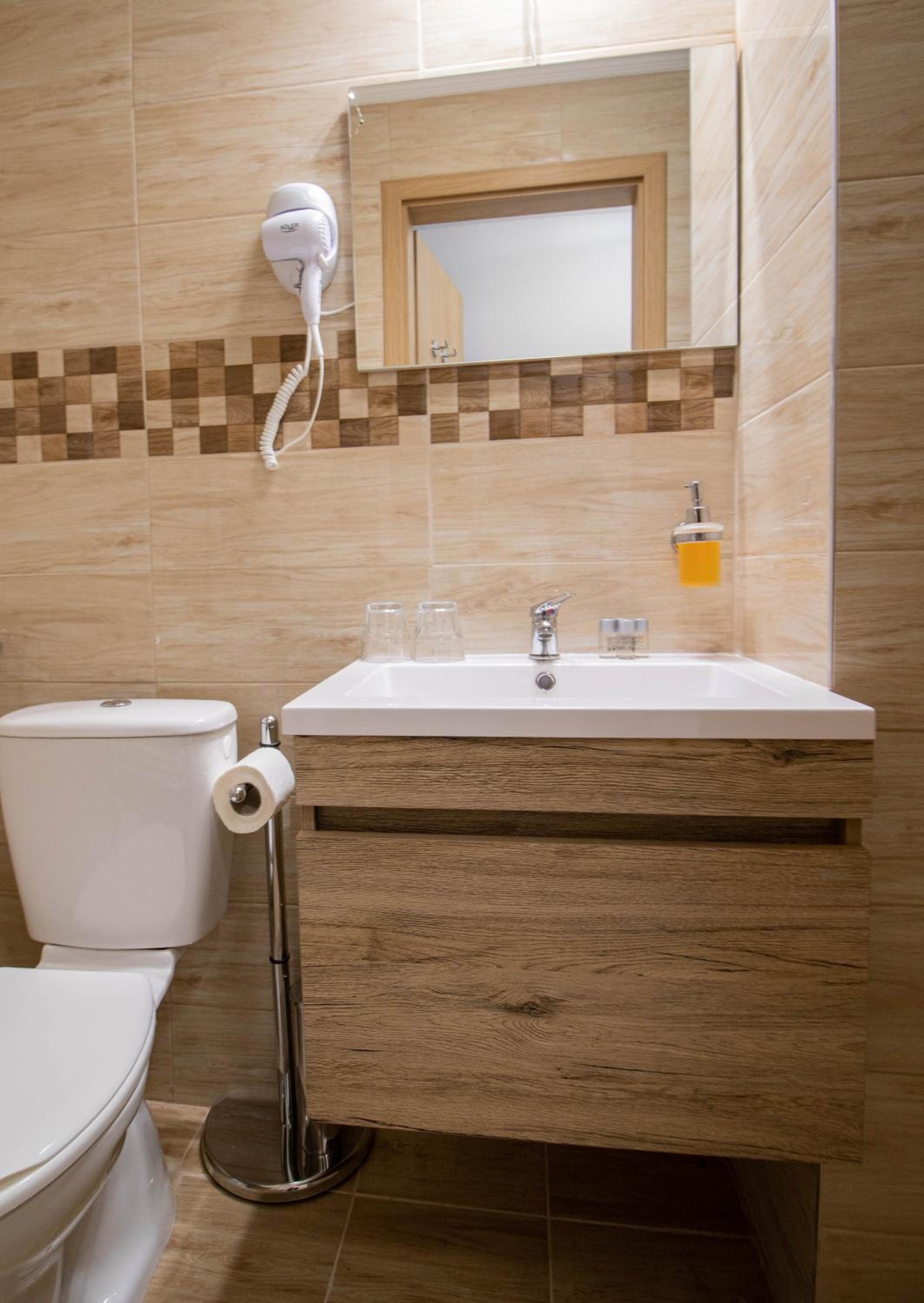 Family Room with Private Bathroom - Photo 4