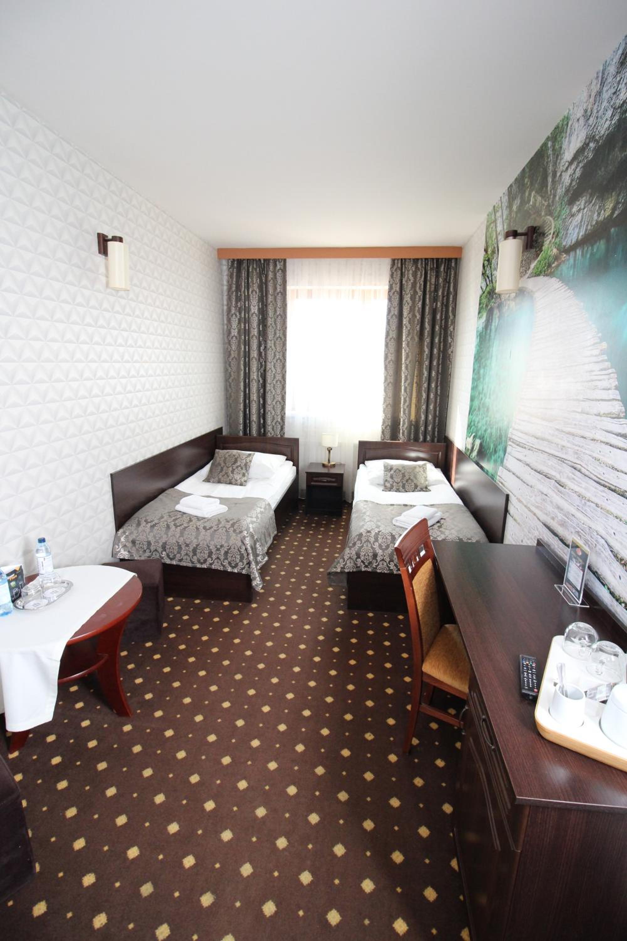 Twin Room - Photo 5