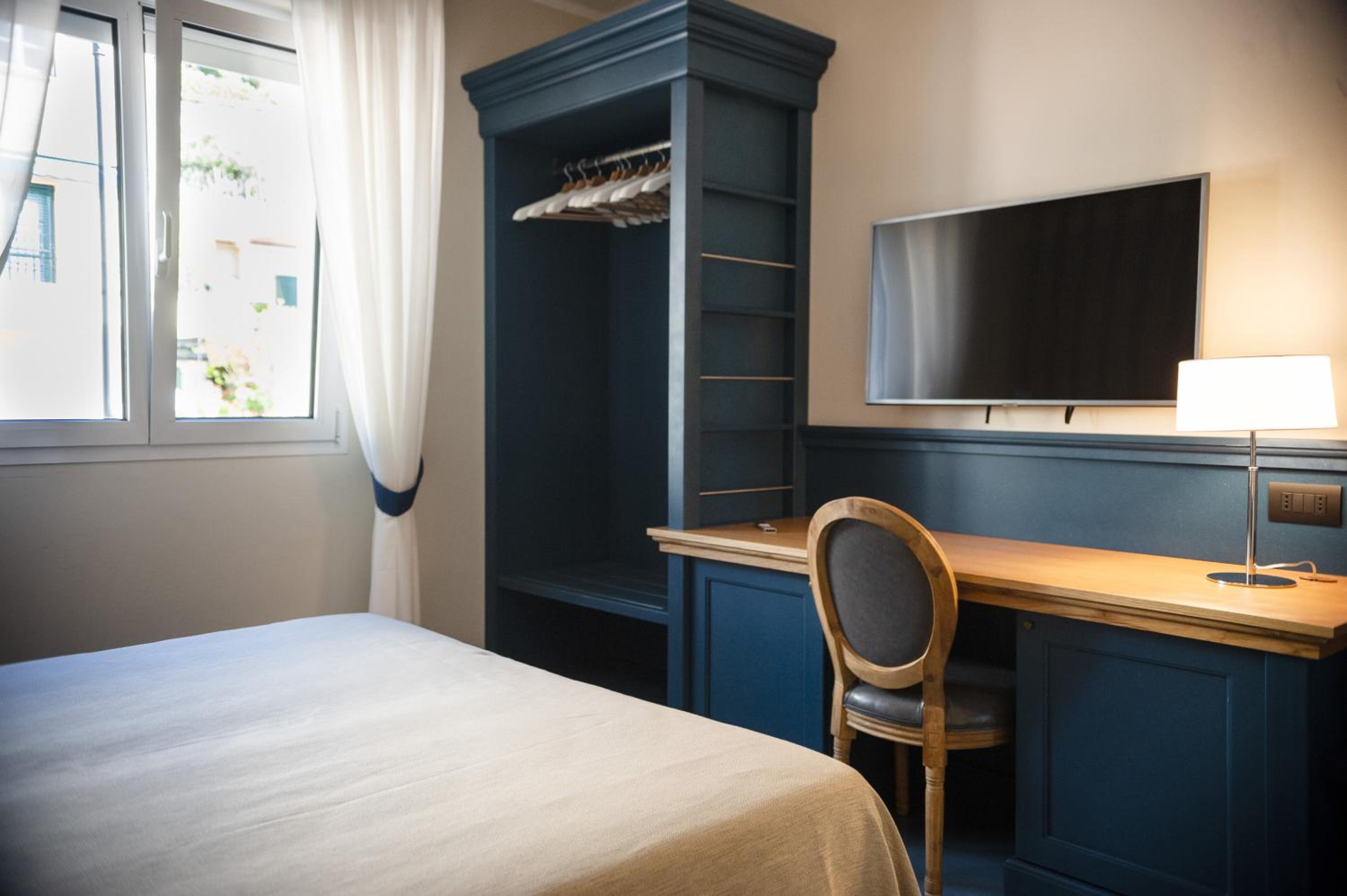 Standard Double Room - Photo 2