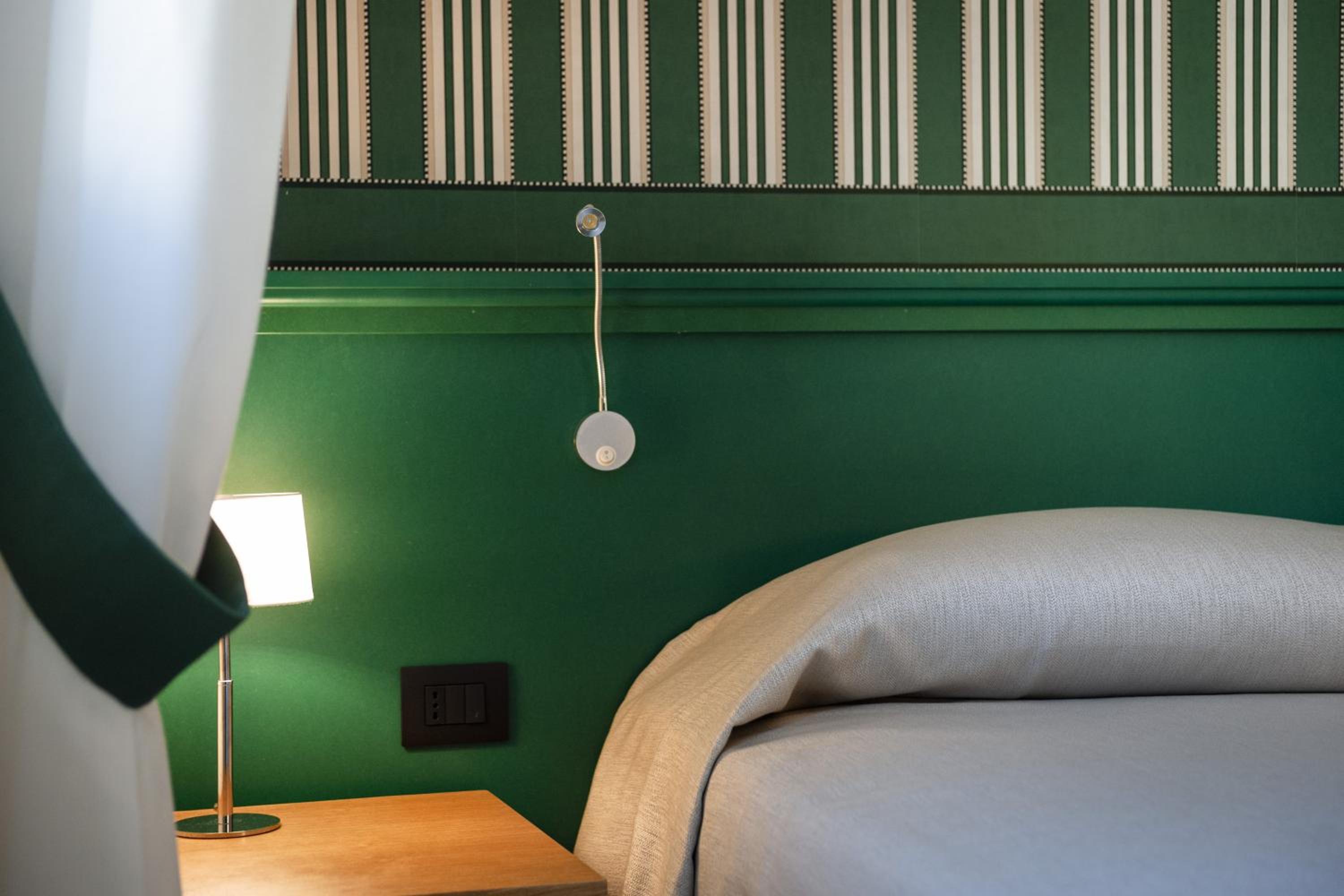Standard Double Room - Photo 19