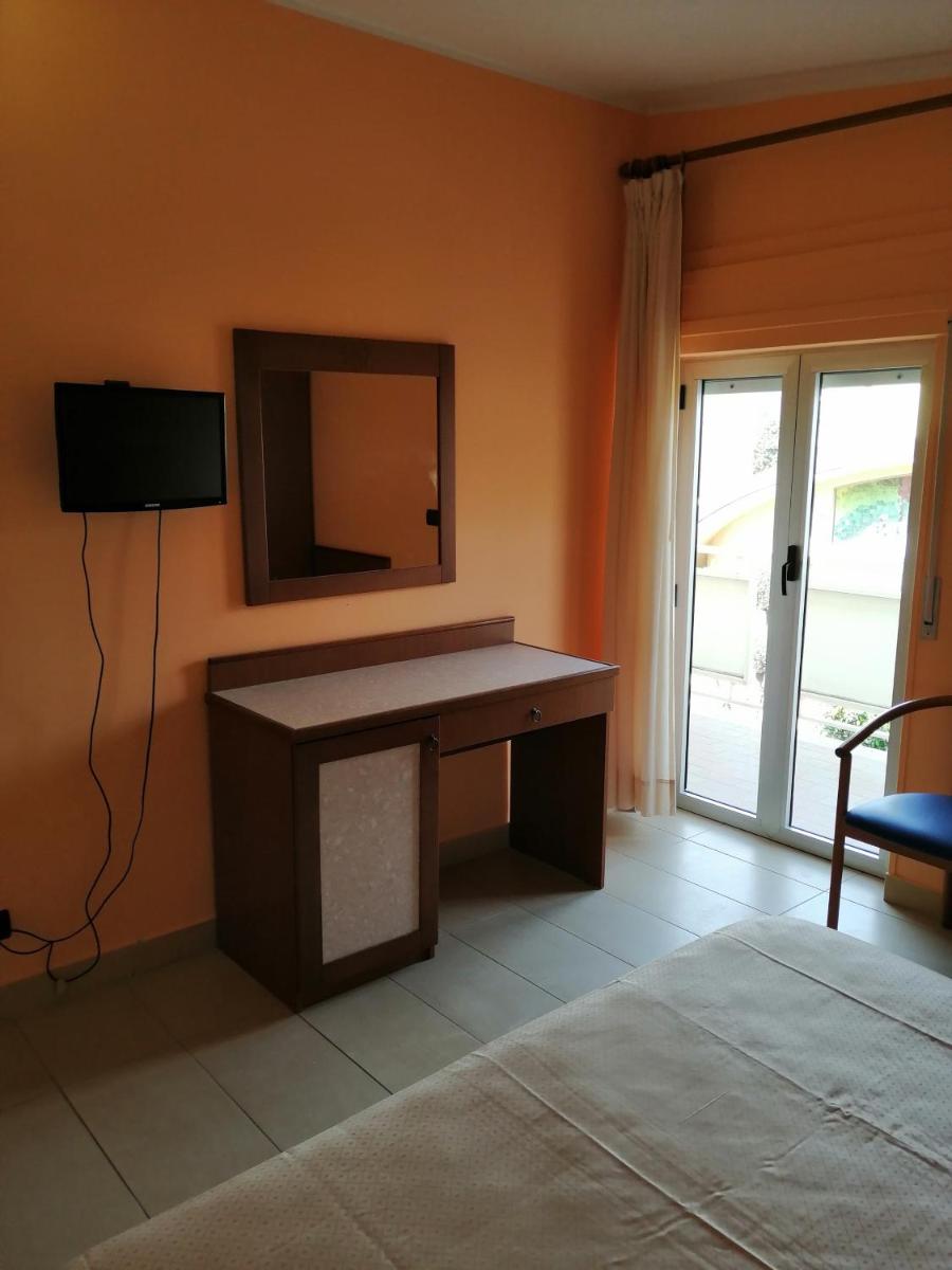 Double Room - Photo 3