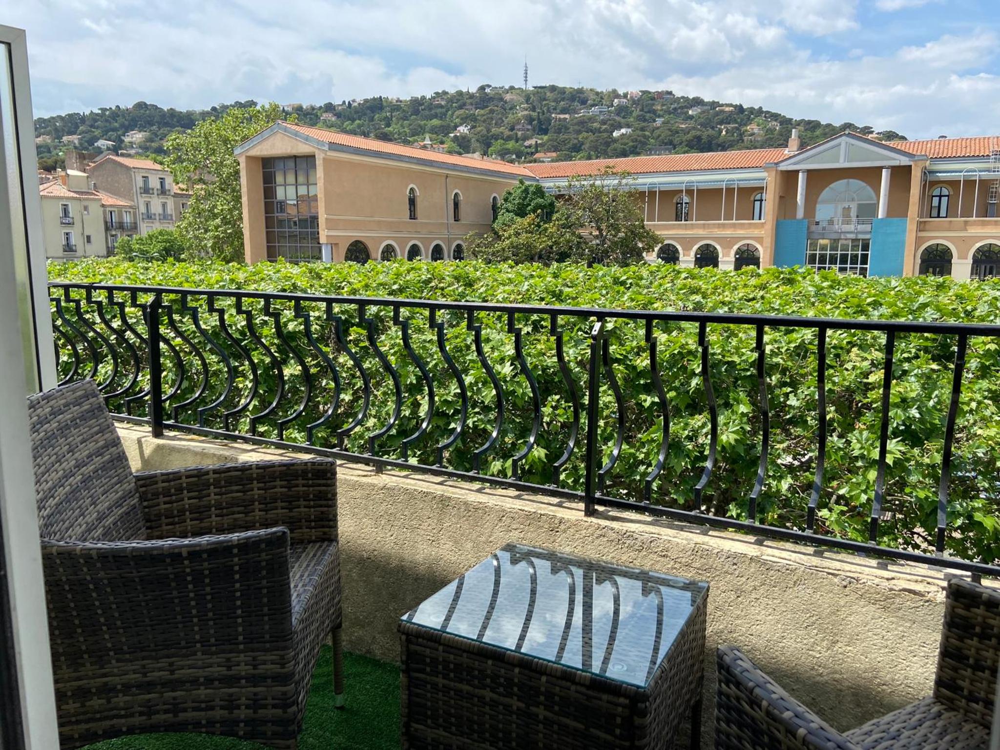 Double Room with Balcony - Photo 6