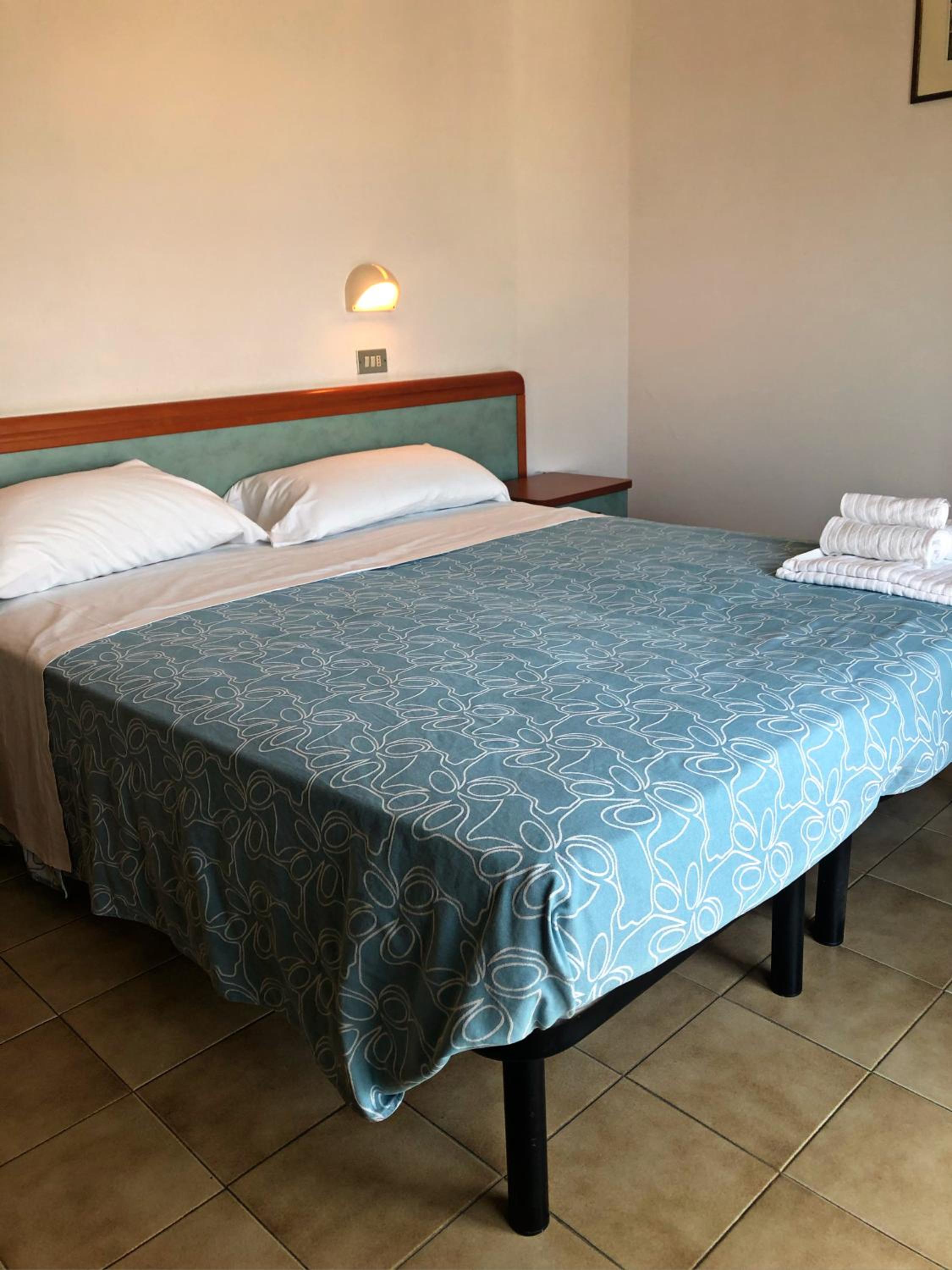 Double Room with Balcony - Photo 4
