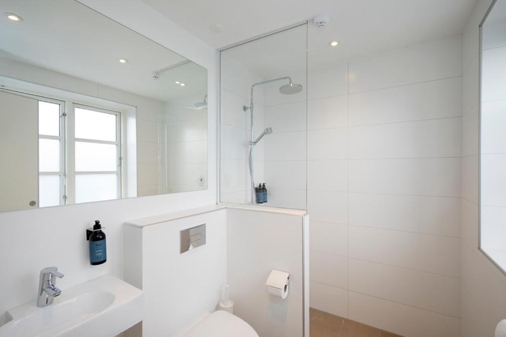 Superior Double Room thumbnail 5