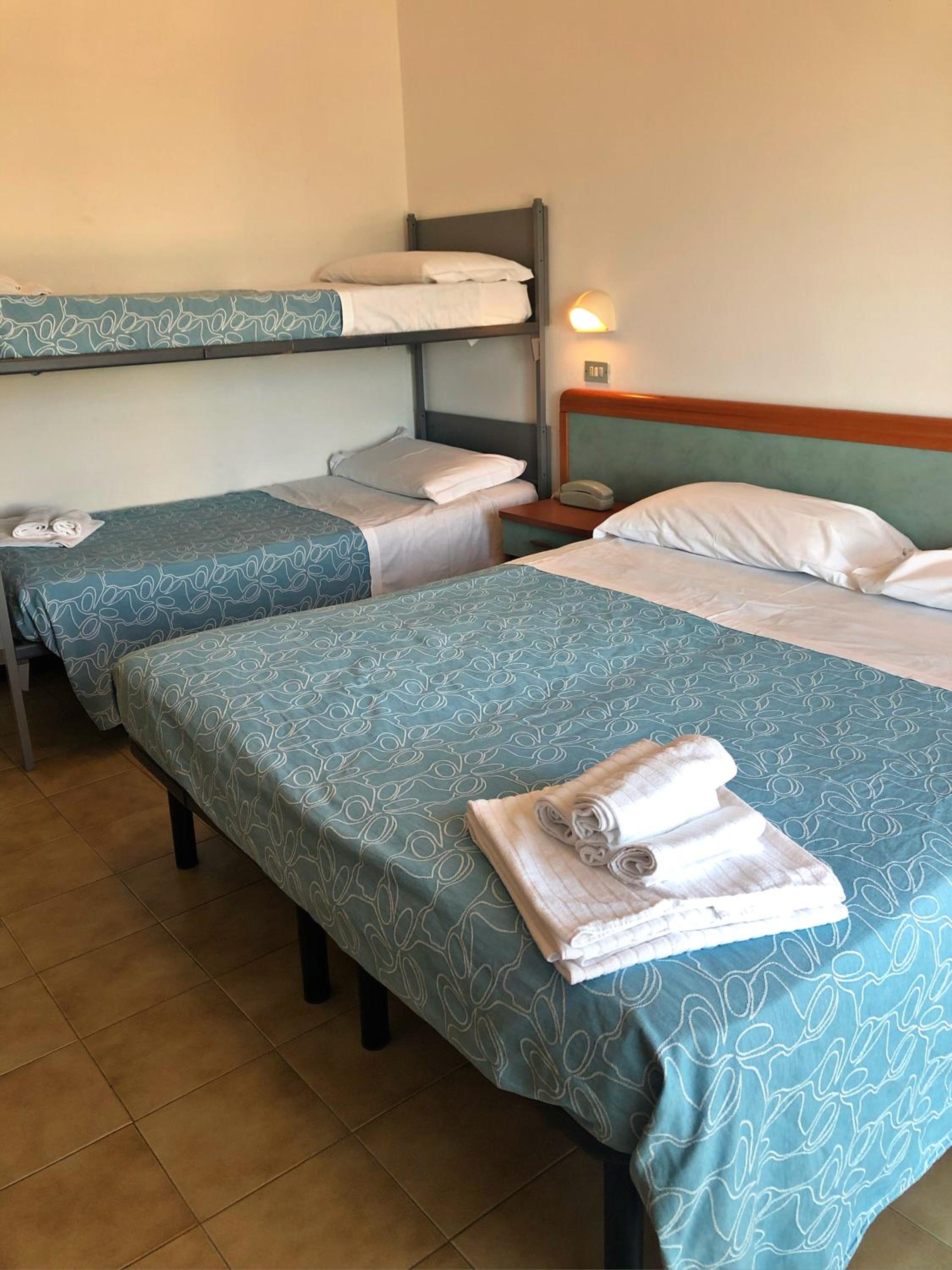 Quadruple Room with Balcony - Photo 3