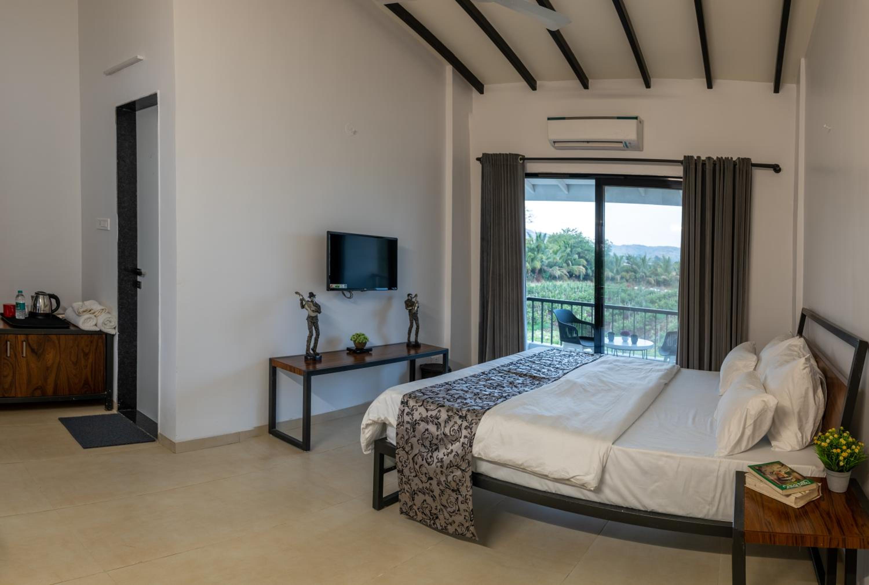 Deluxe Double Room with Balcony - Photo 1