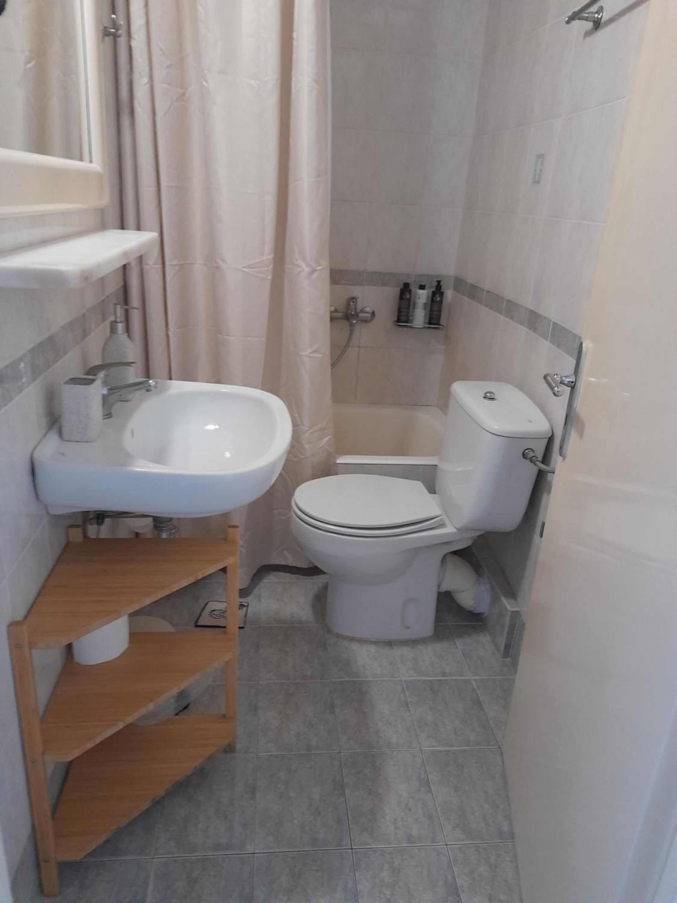 One-Bedroom Apartment - Photo 12