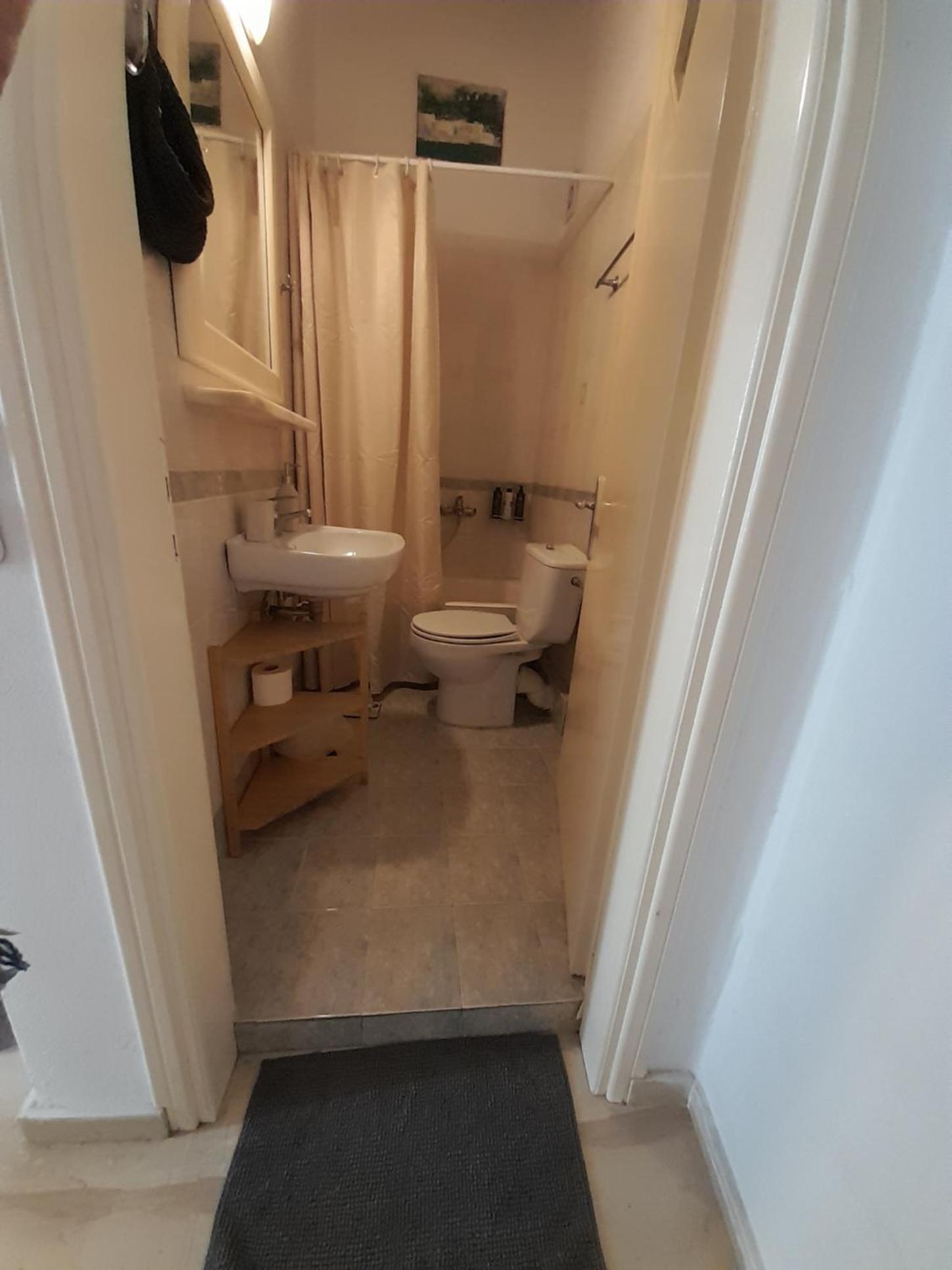 One-Bedroom Apartment - Photo 14